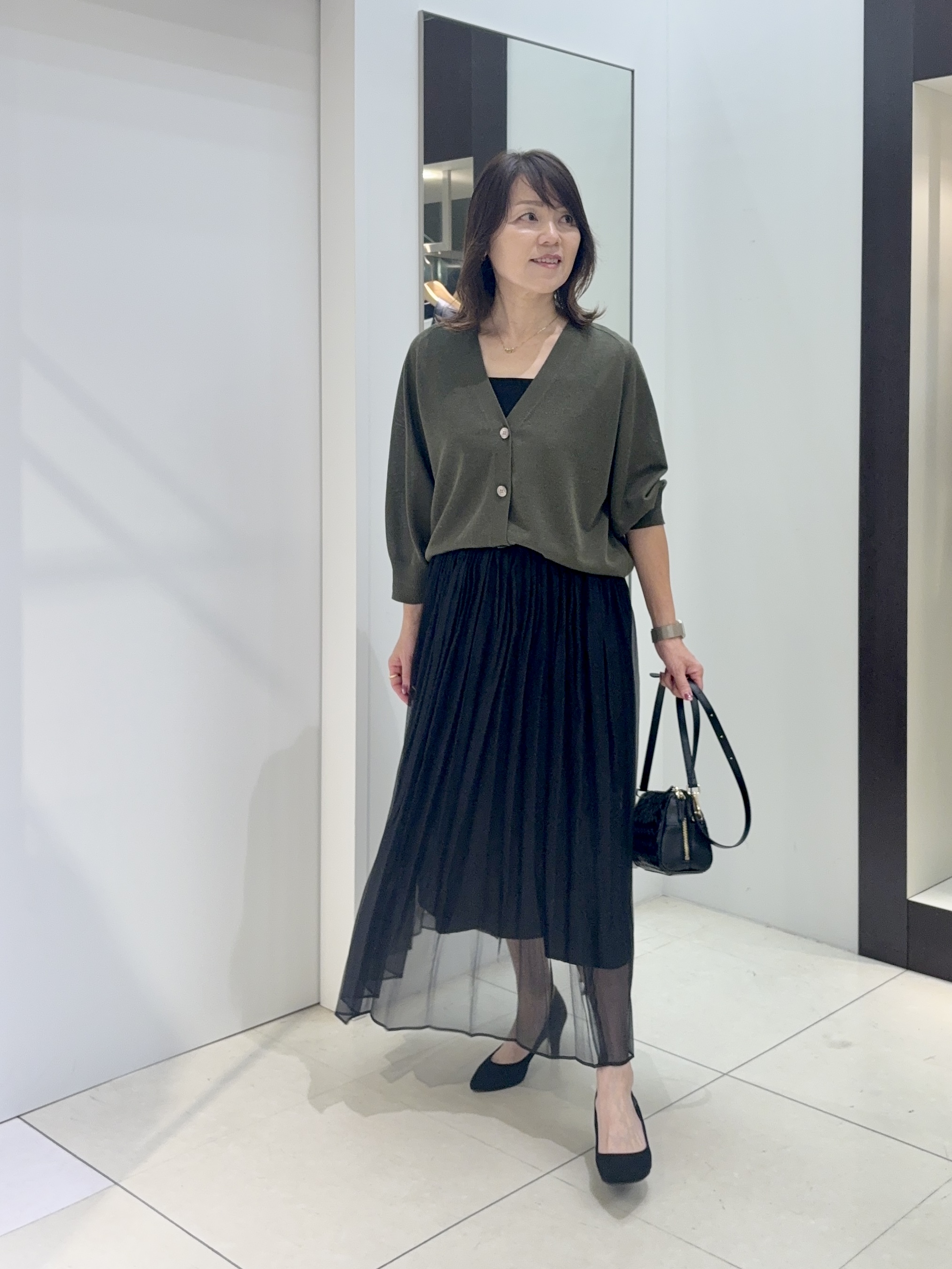 tomoさんの「UNTITLED｜【アンサンブル可/シアー】リネンエステルカーディガン」を使ったコーディネート