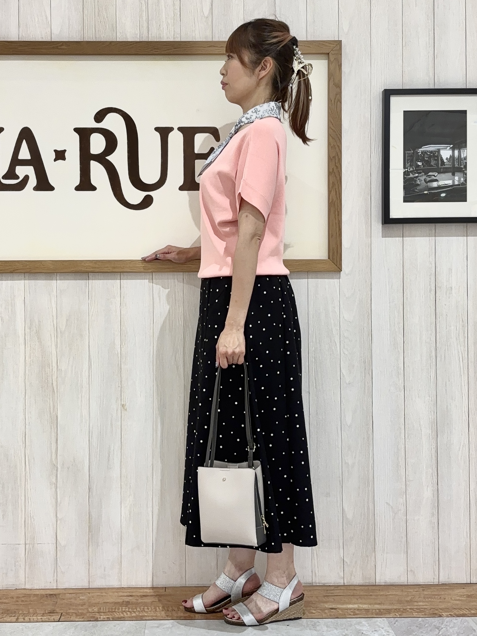 みきぽんさんの「SHOO･LA･RUE｜【毎日洗える/UV】二の腕隠れる さらっとドルマン半袖ニット」を使ったコーディネート