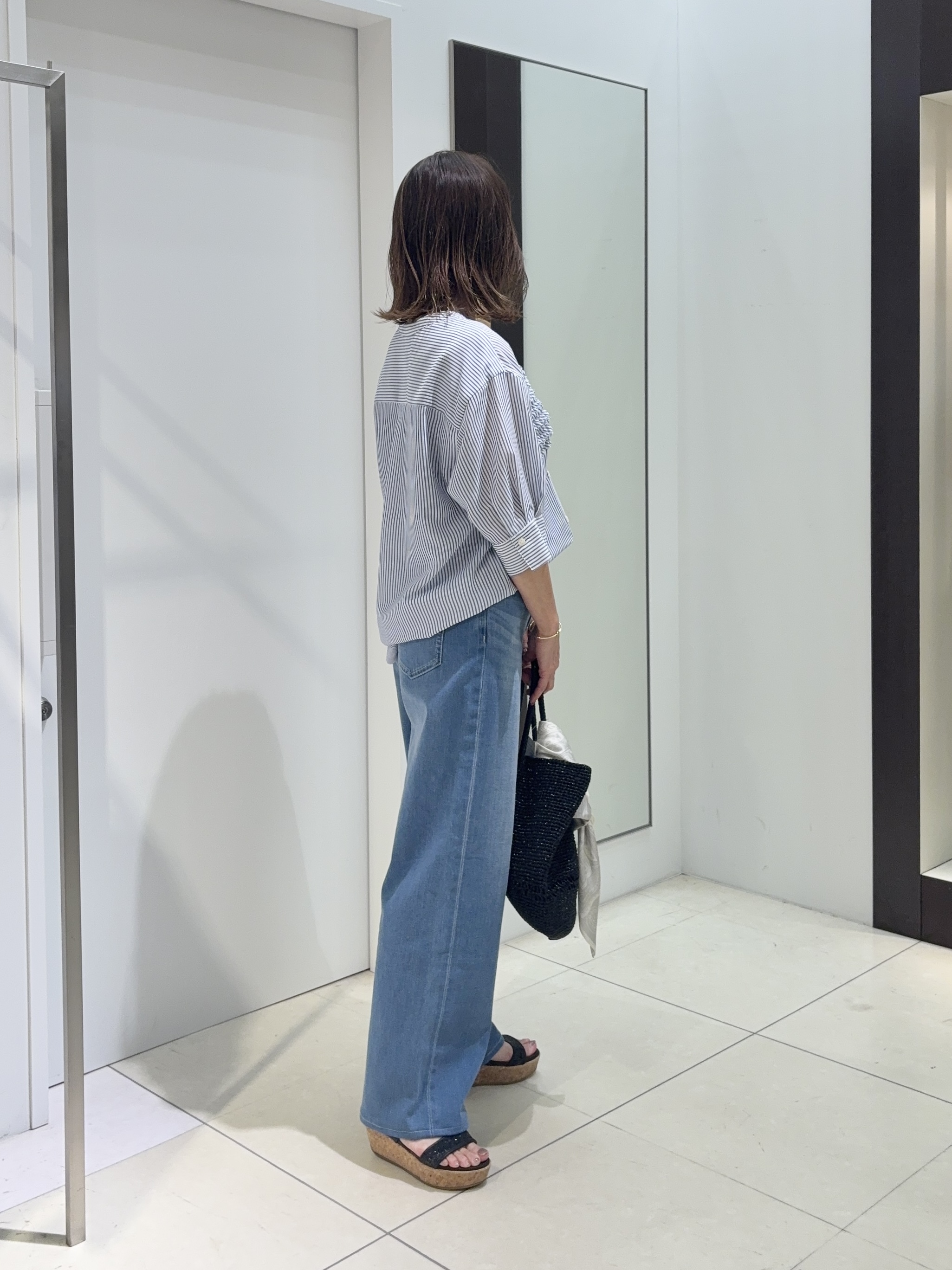 tomoさんの「UNTITLED｜【接触冷感/通気性/洗える】フロントフリルブラウス」を使ったコーディネート
