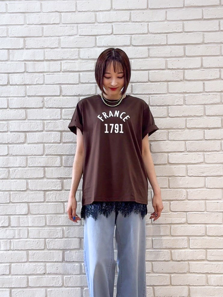 𝐜𝐡𝐢𝐤𝐚さんの「SHOO･LA･RUE｜【洗濯機可/S-LL】夏に快適サラサラ感 大人のプリントTシャツ」を使ったコーディネート