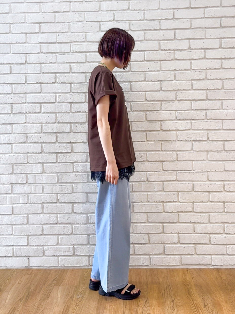 𝐜𝐡𝐢𝐤𝐚さんの「SHOO･LA･RUE｜【洗濯機可/S-LL】夏に快適サラサラ感 大人のプリントTシャツ」を使ったコーディネート