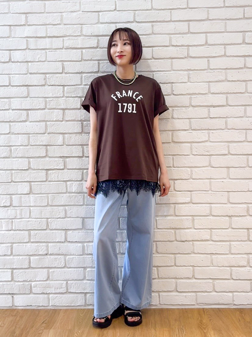 𝐜𝐡𝐢𝐤𝐚さんの「SHOO･LA･RUE｜【洗濯機可/S-LL】夏に快適サラサラ感 大人のプリントTシャツ」を使ったコーディネート