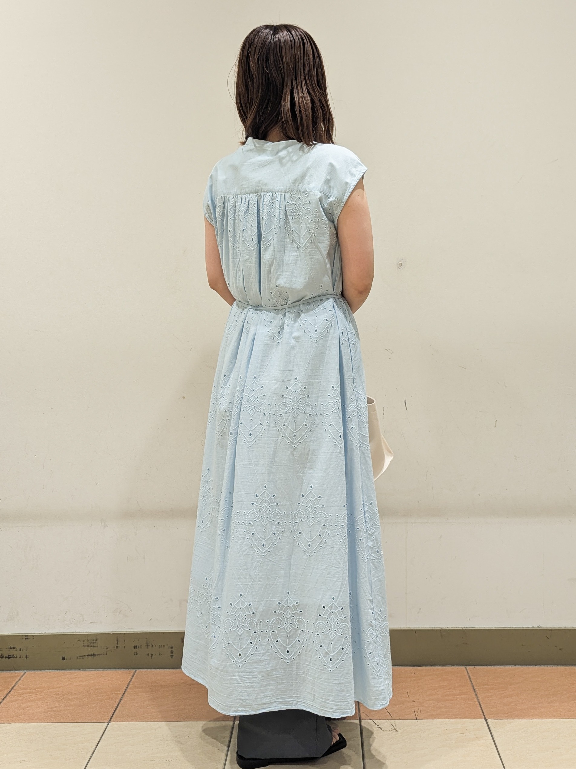Miさんの「OPAQUE.CLIP｜アイレットレース刺繍ワンピース【洗える】」を使ったコーディネート