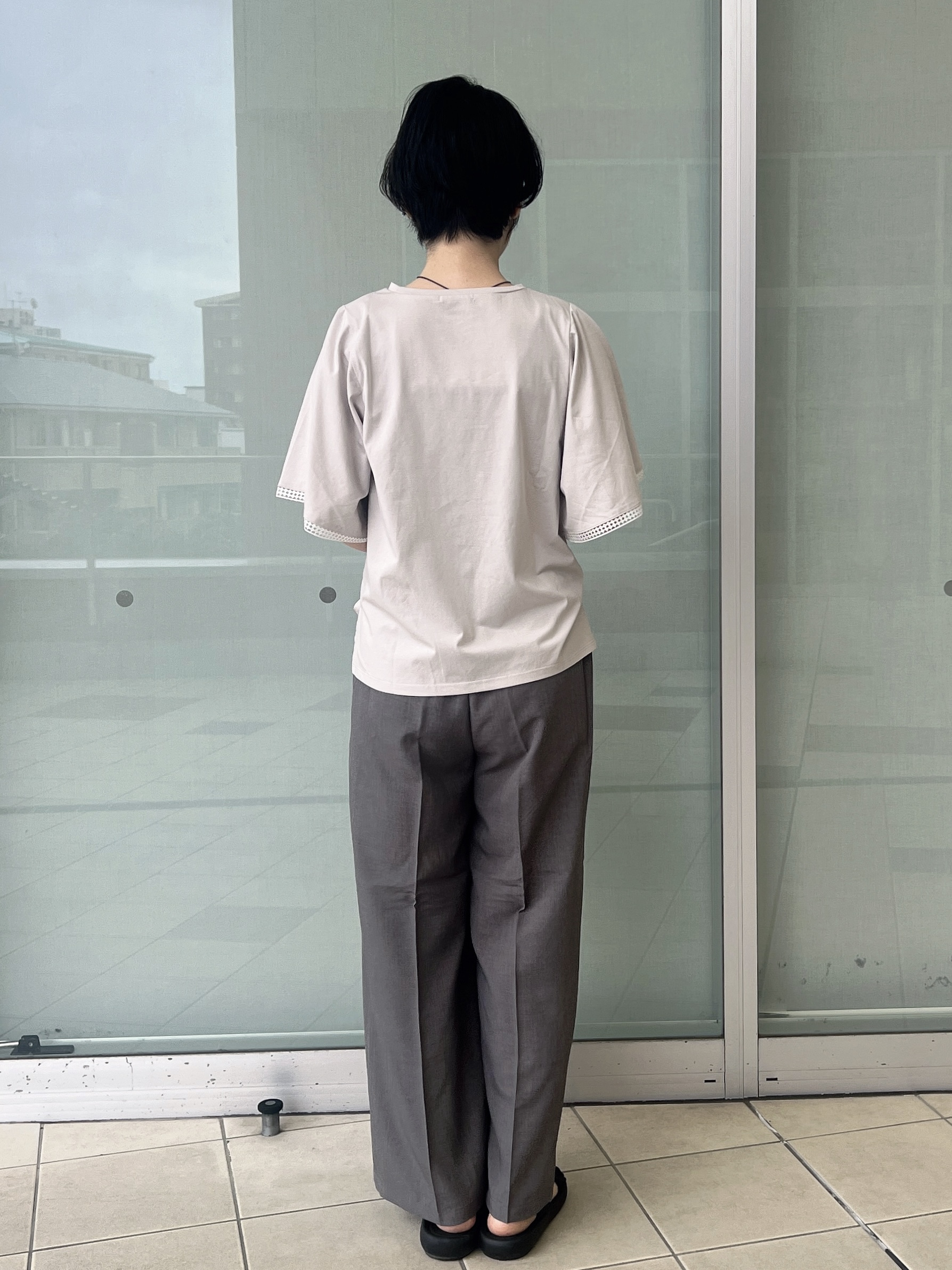 yo-koさんの「OPAQUE.CLIP｜袖口レースフレアスリーブカットソー【洗濯機OK】」を使ったコーディネート