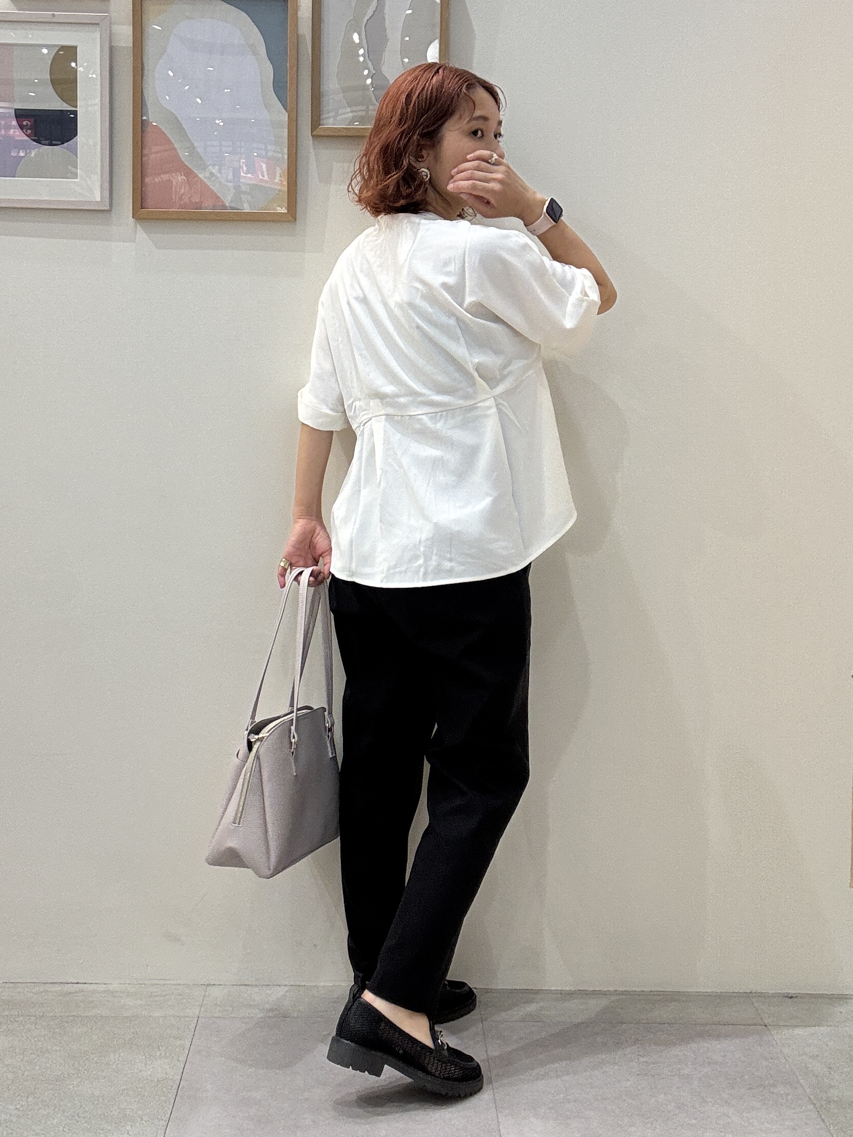 たけぴさんの「SHOO･LA･RUE｜【UV/通勤】洗濯後しわになりにくい インしない ウエストタックペプラムブラウス」を使ったコーディネート