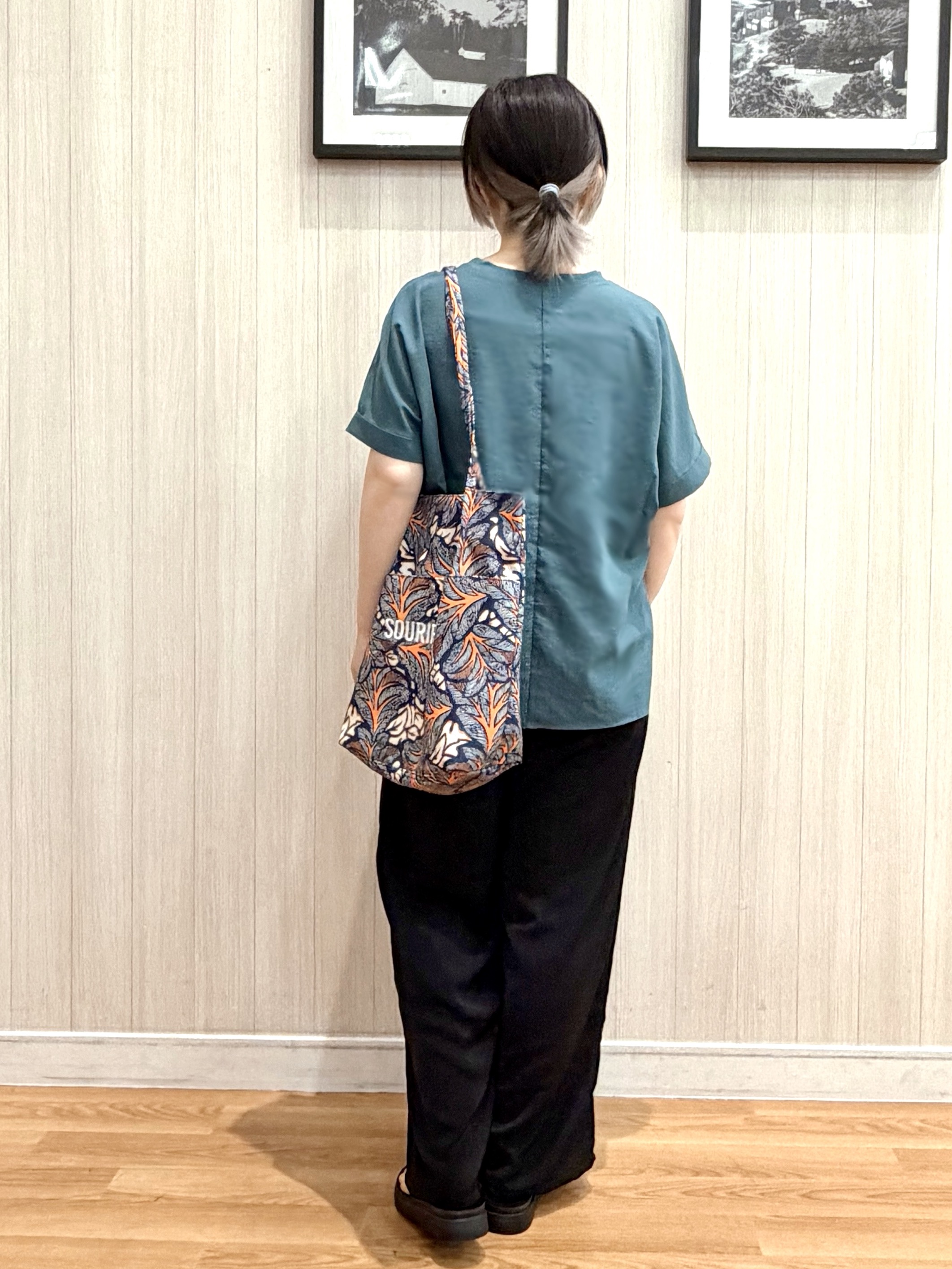 ユ（yu）さんの「SHOO･LA･RUE｜【着丈選べる/体型カバー】洗濯後しわになりにくい さらっと快適ドルマントップス」を使ったコーディネート