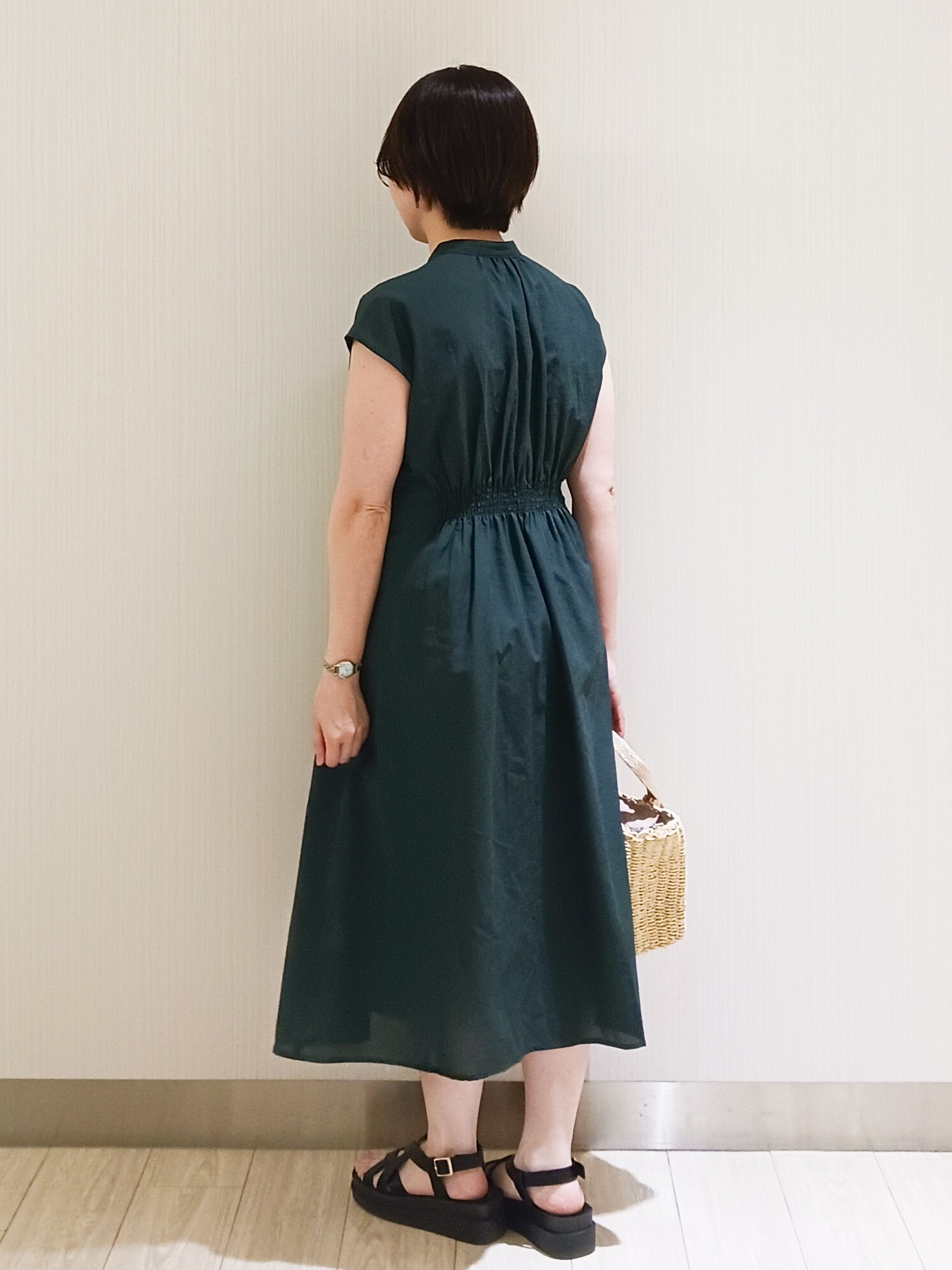KaHoさんの「index｜【防シワ】バンドカラータックシャツワンピース《洗濯機OK／イージーアイロン》」を使ったコーディネート