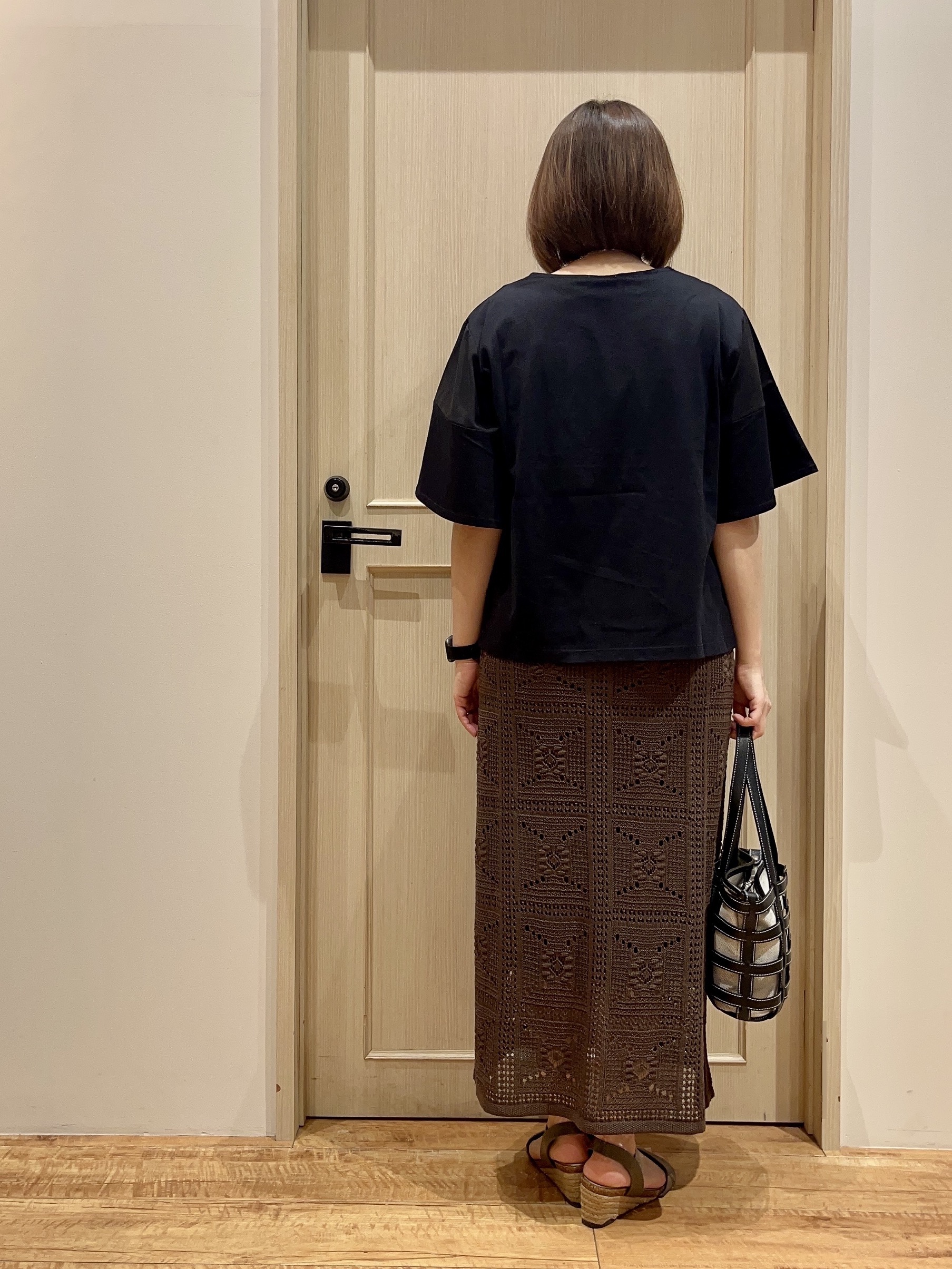 fukuiさんの「SHOO･LA･RUE｜【S-LL/洗濯機可/体型カバー】フレアスリーブで二の腕を自然に隠せる 浅VネックTシャツ」を使ったコーディネート