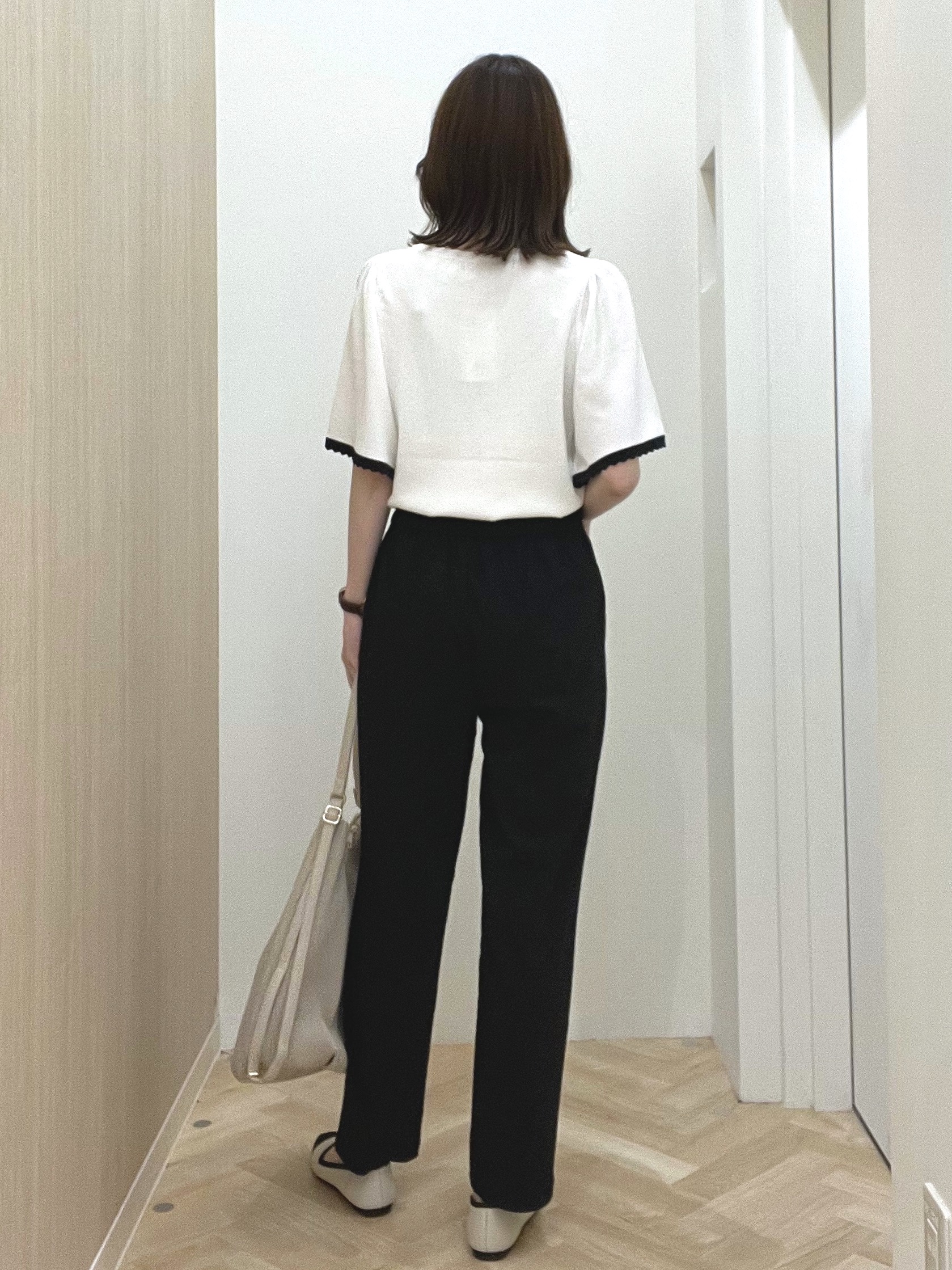  おまつさんの「grove｜高評価！【シリーズ累計36万枚！名品ニット】やわらかドライタッチ スカラップスリーブニット」を使ったコーディネート