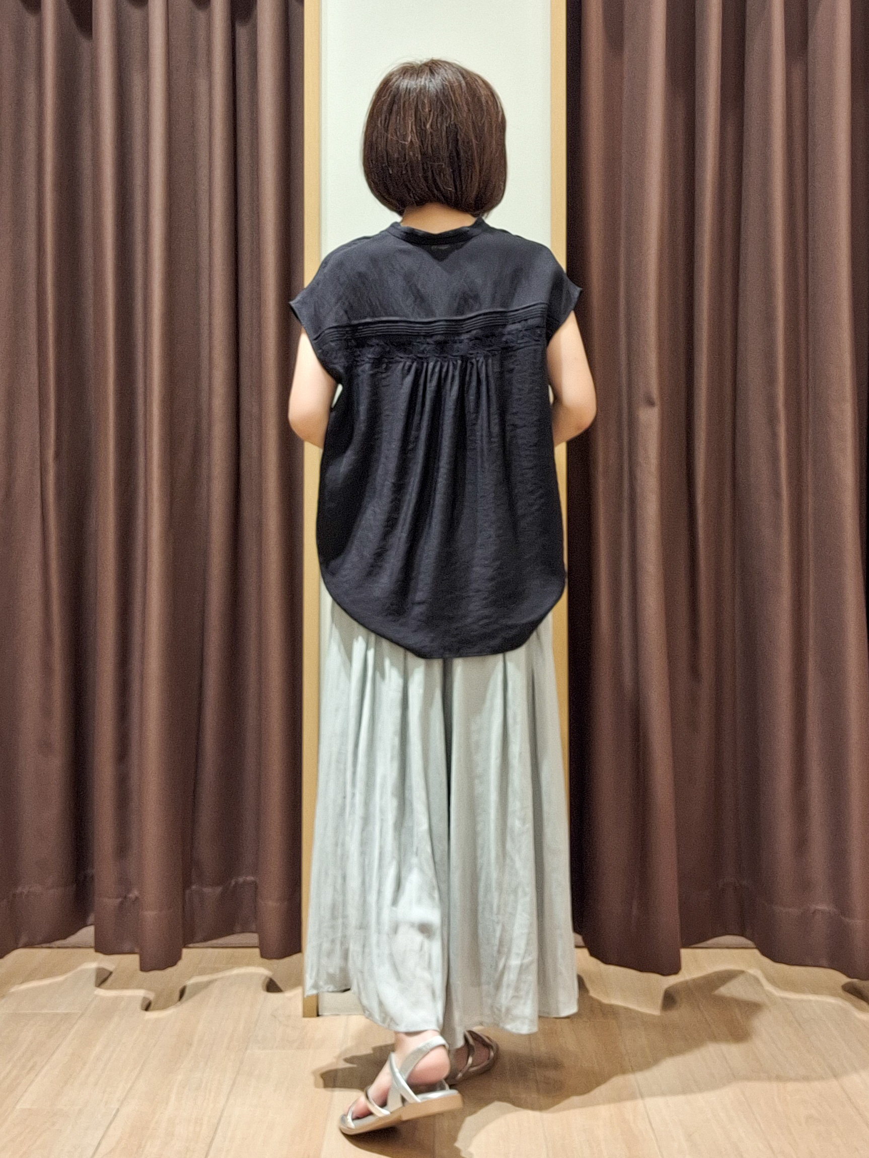 ウタさんの「grove｜【洗える・ON/OFF使える】繊細レースが引き立つ、フレンチ袖ブラウス」を使ったコーディネート