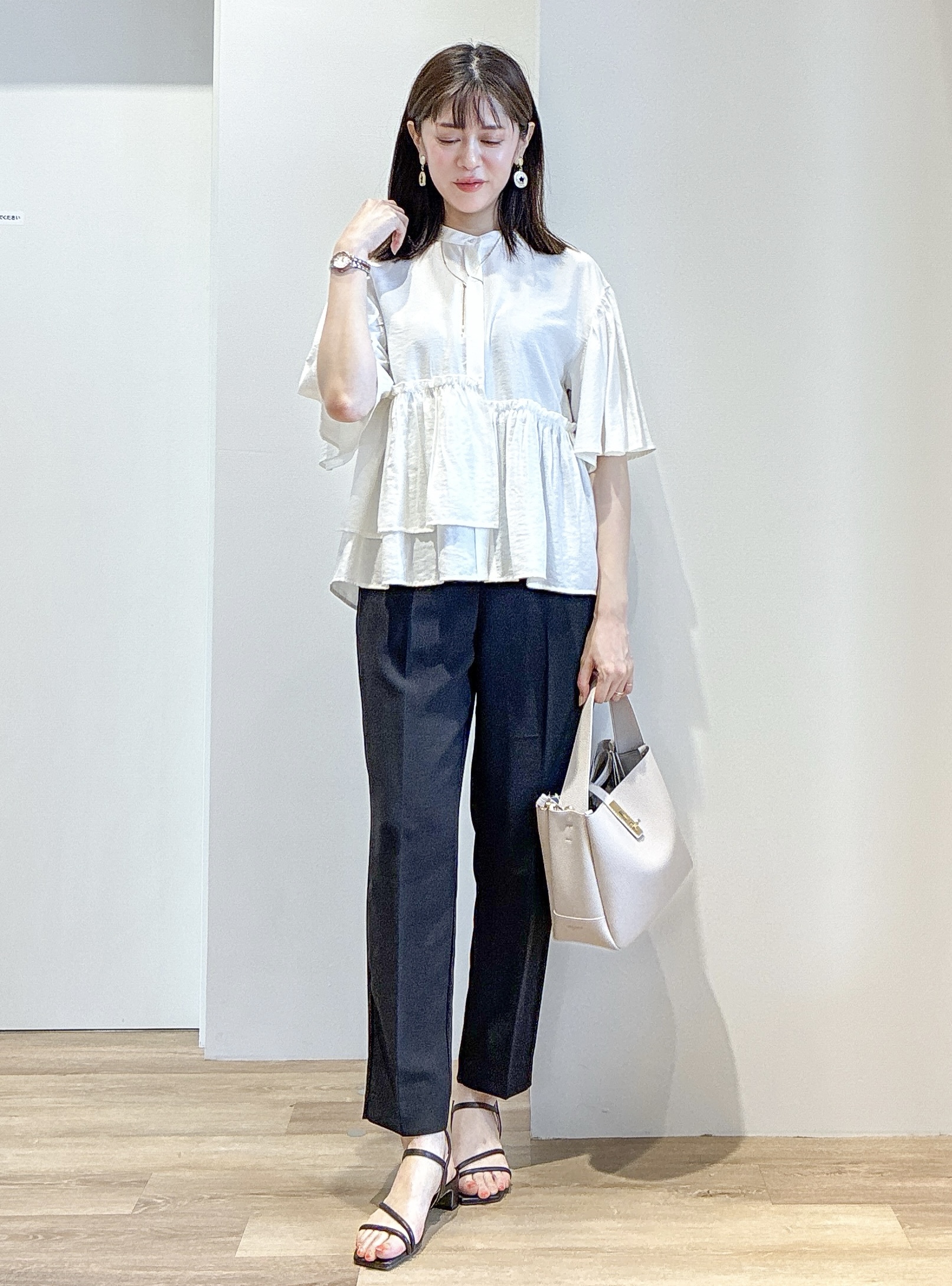 もんちゃんさんの「OPAQUE.CLIP｜アシンメトリーペプラムブラウス【洗濯機OK】」を使ったコーディネート