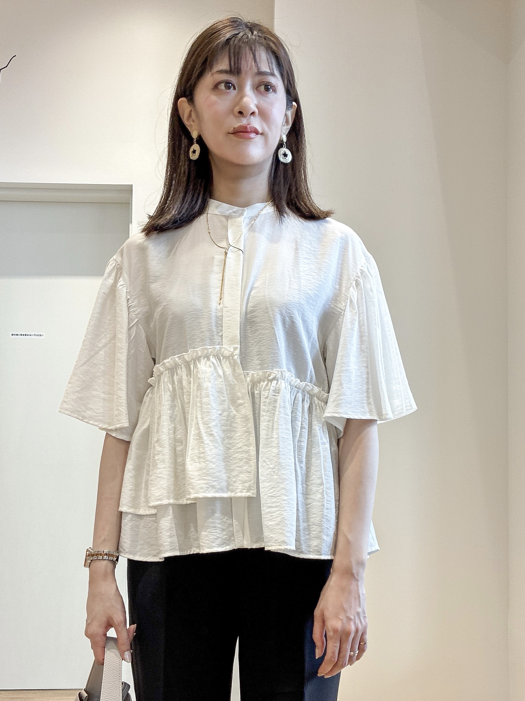 もんちゃんさんの「OPAQUE.CLIP｜アシンメトリーペプラムブラウス【洗濯機OK】」を使ったコーディネート