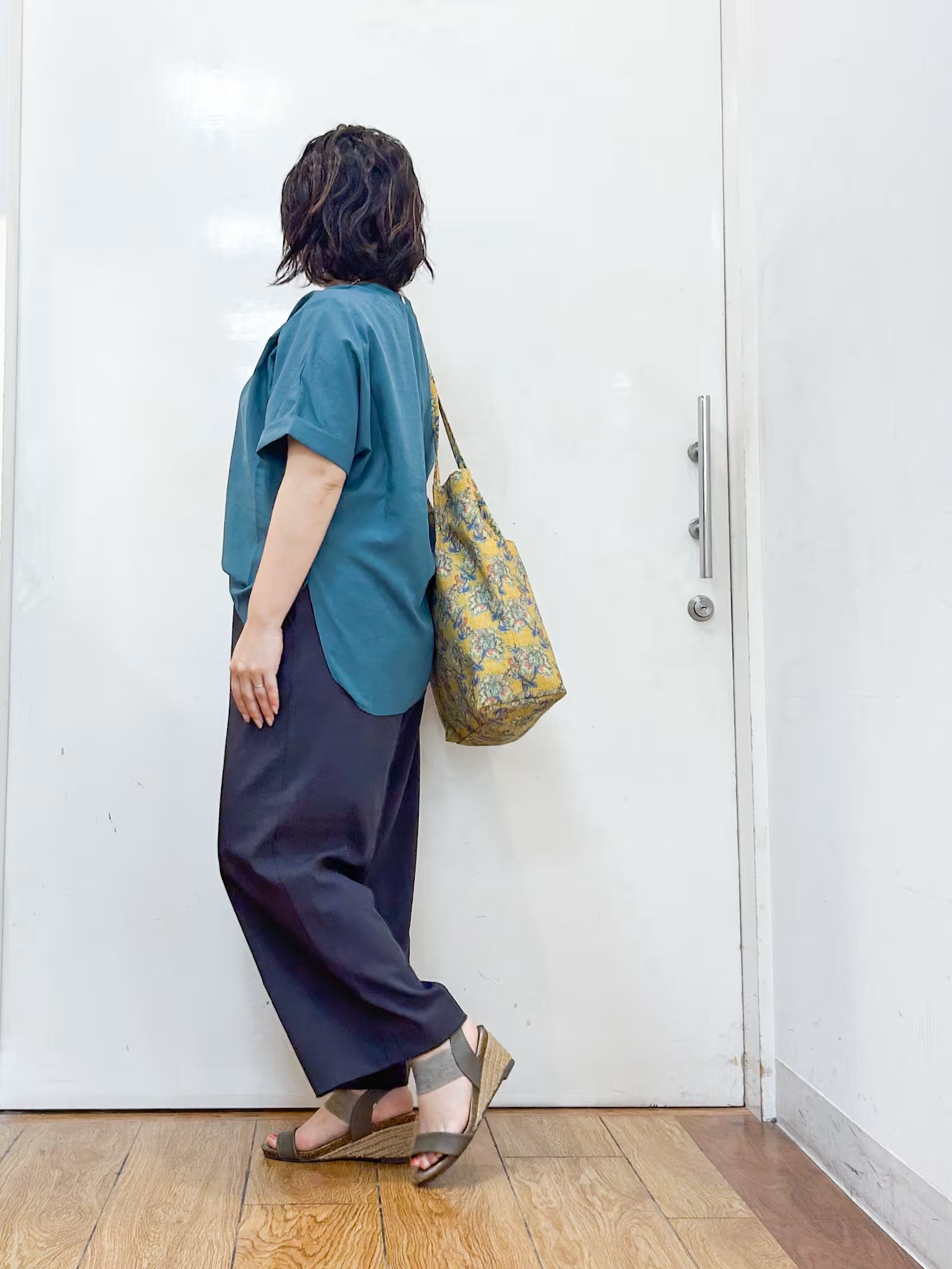 haruさんの「SHOO･LA･RUE｜【着丈選べる/体型カバー】洗濯後しわになりにくい さらっと快適ドルマントップス」を使ったコーディネート