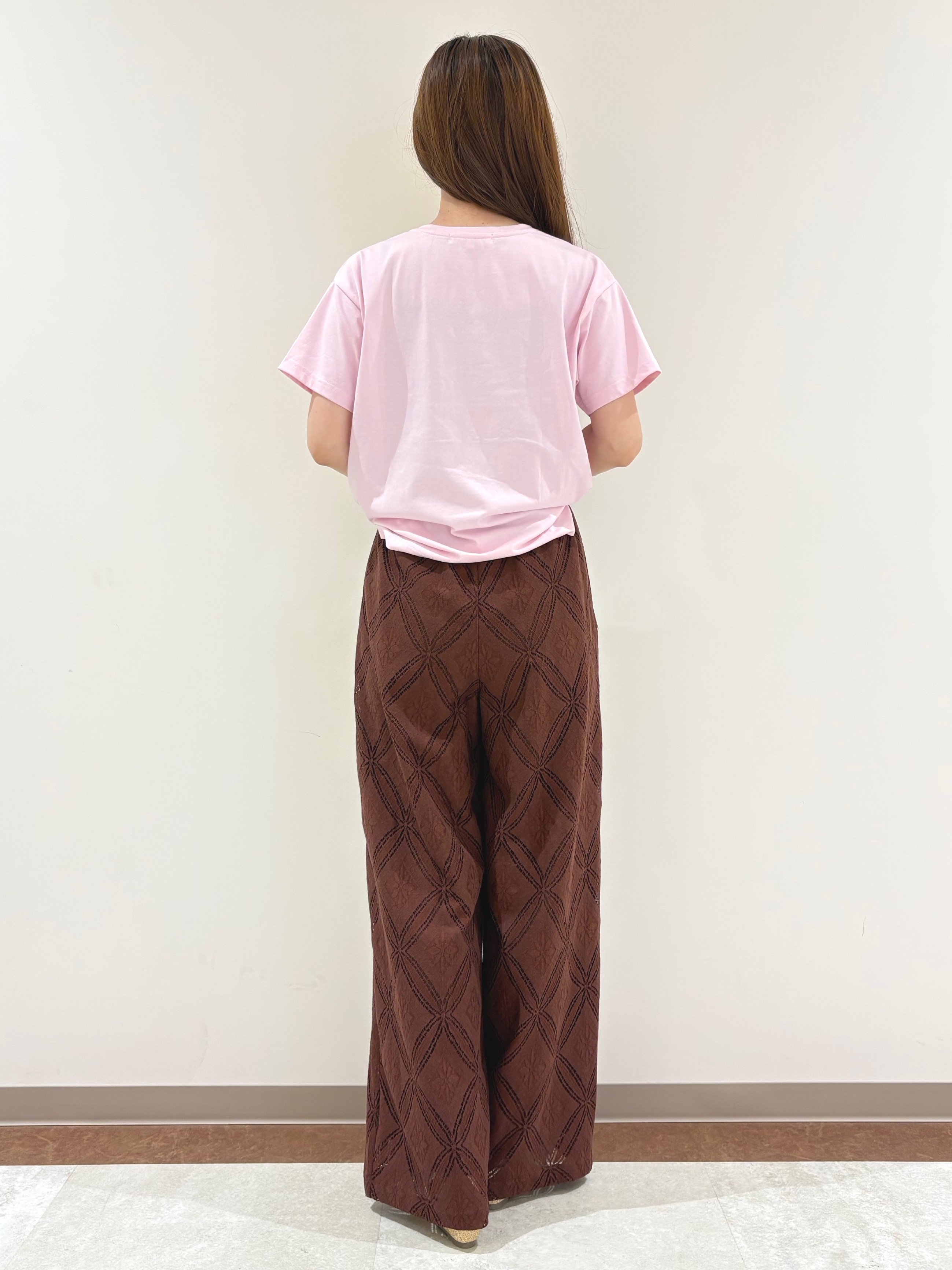 まきさんの「grove｜【遮熱／吸水速乾／UVカット】ベーシックロゴTシャツ」を使ったコーディネート