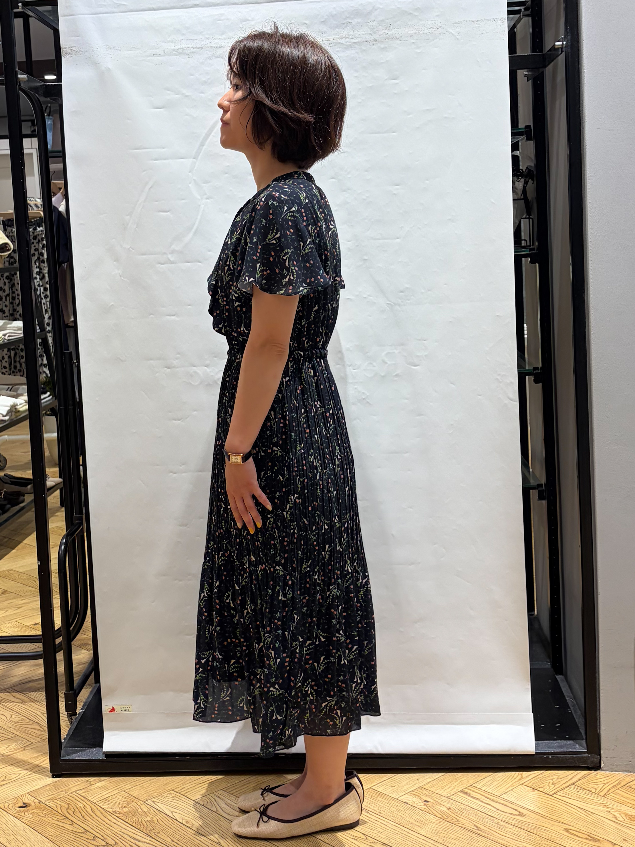 グッチさんの「index｜◆【日比谷花壇コラボ】ラッフルタイプリーツワンピース【防シワ/洗濯機OK】」を使ったコーディネート