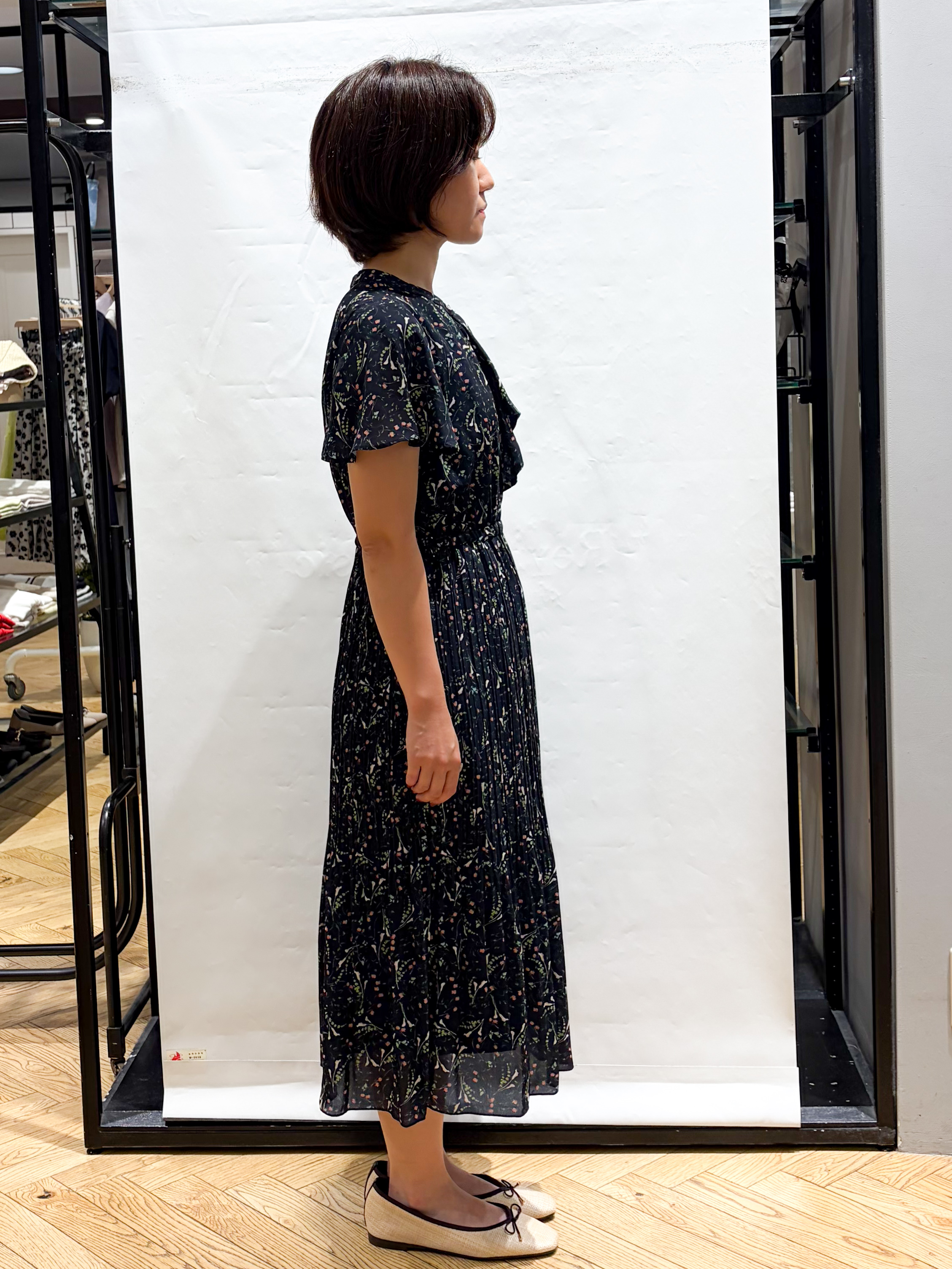 グッチさんの「index｜◆【日比谷花壇コラボ】ラッフルタイプリーツワンピース【防シワ/洗濯機OK】」を使ったコーディネート