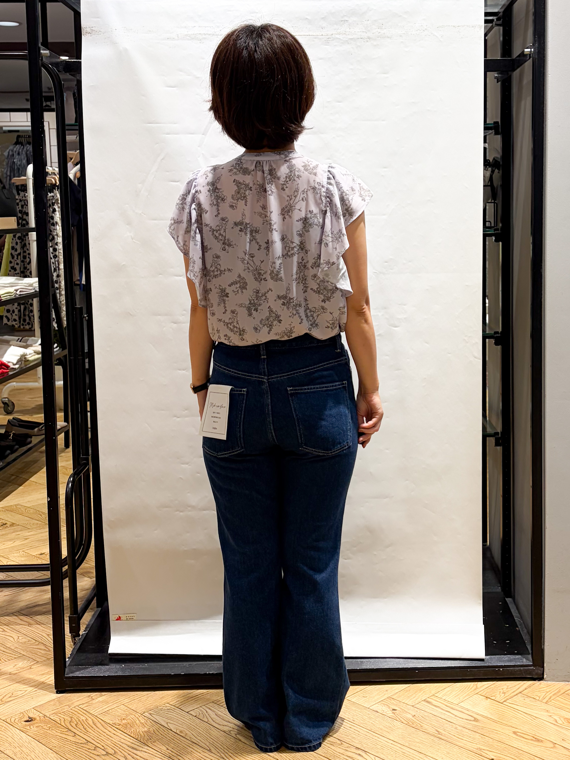 グッチさんの「index｜◆【日比谷花壇コラボ】線画フラワーピンタックブラウス【防シワ／洗濯機OK】」を使ったコーディネート