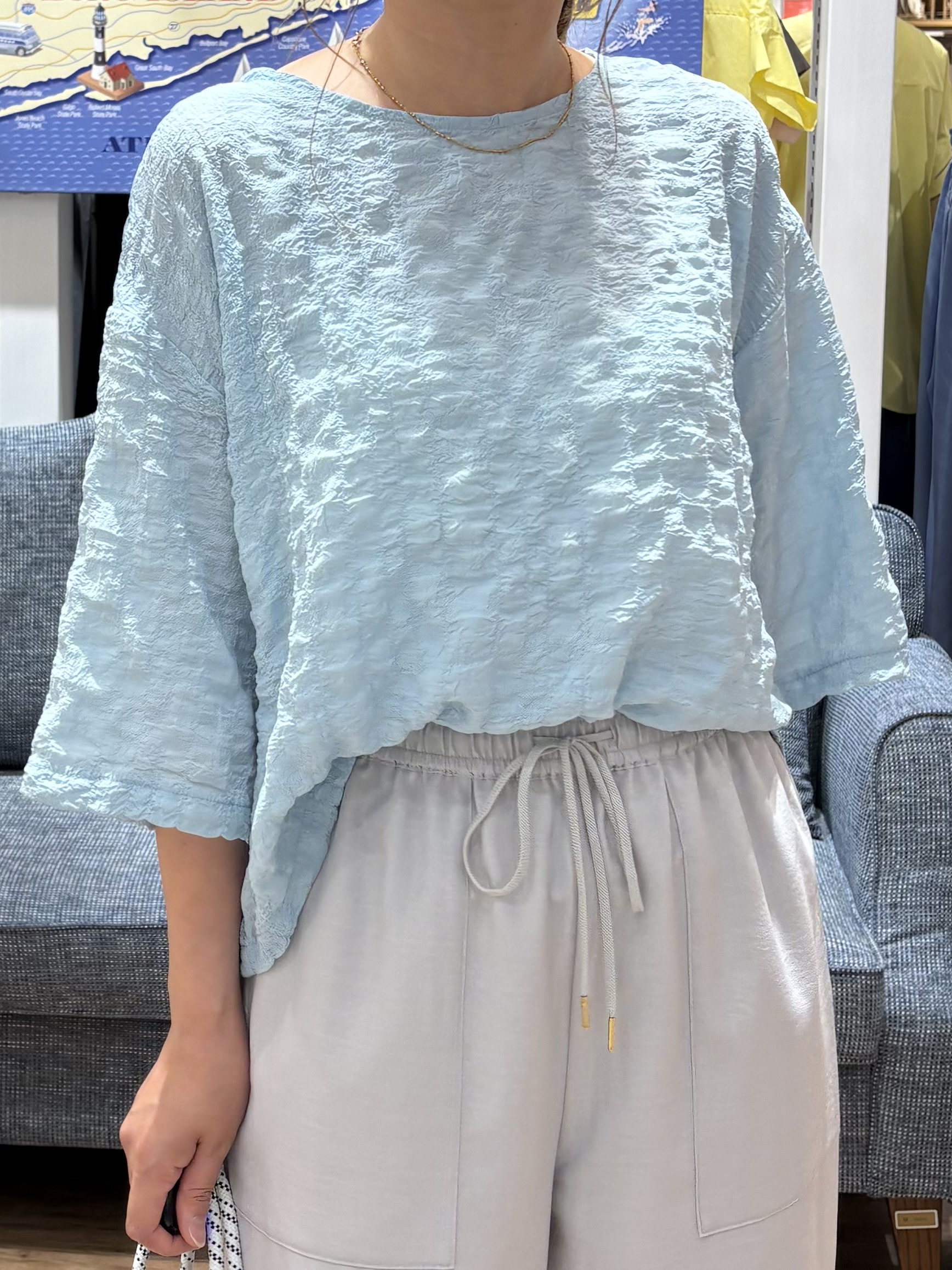 yuinaさんの「Dessin｜【マシンウォッシャブル】エアリーシアー 5分袖プルオーバーシャツ」を使ったコーディネート