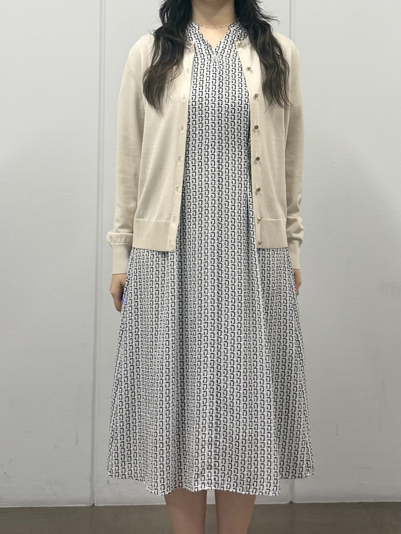 mizukiさんの「INDIVI｜【UVケア/接触冷感／アンサンブル】丸首カーディガン＆袖スリット5分袖ニット」を使ったコーディネート