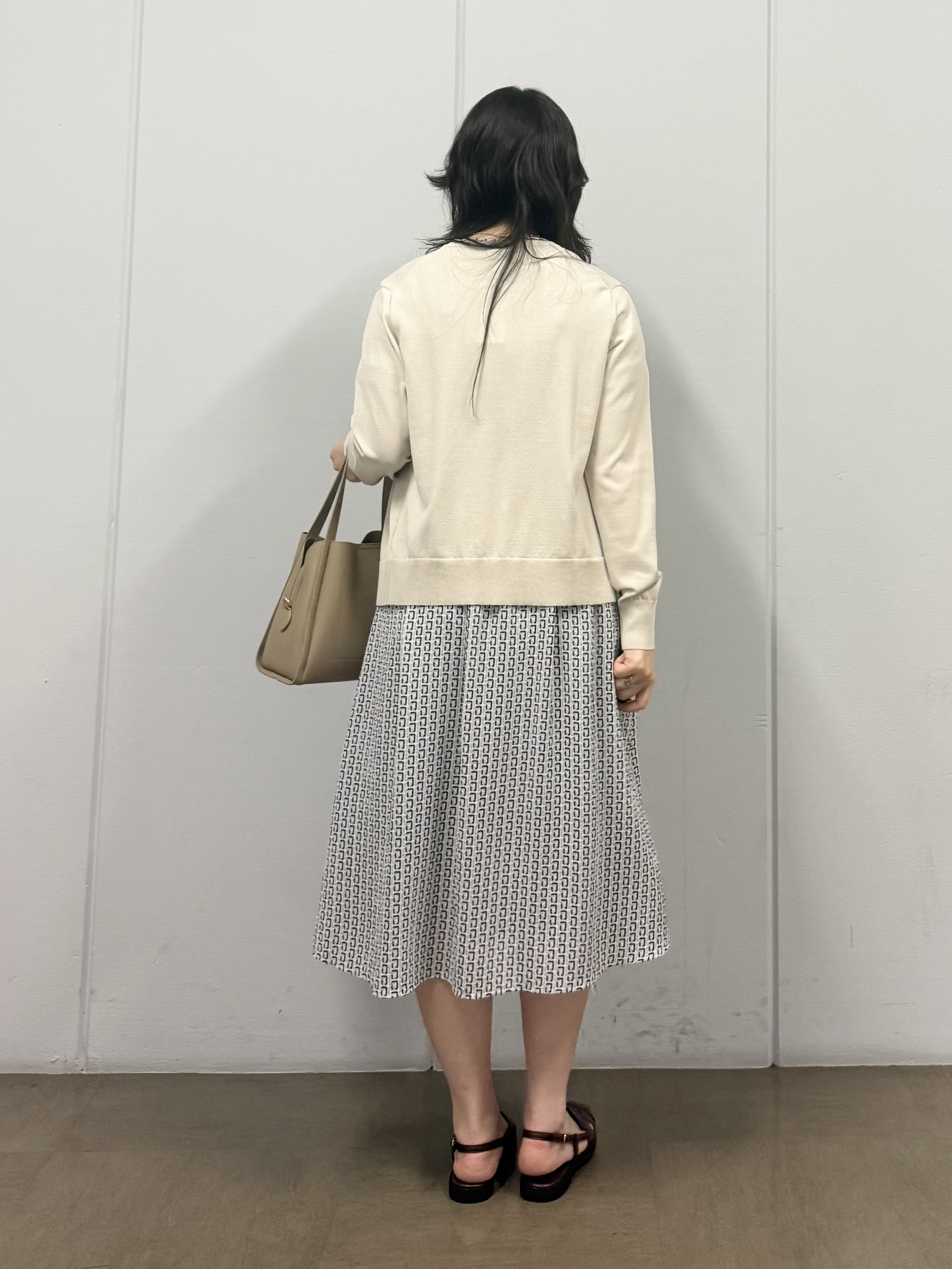 mizukiさんの「INDIVI｜【UVケア/接触冷感／アンサンブル】丸首カーディガン＆袖スリット5分袖ニット」を使ったコーディネート