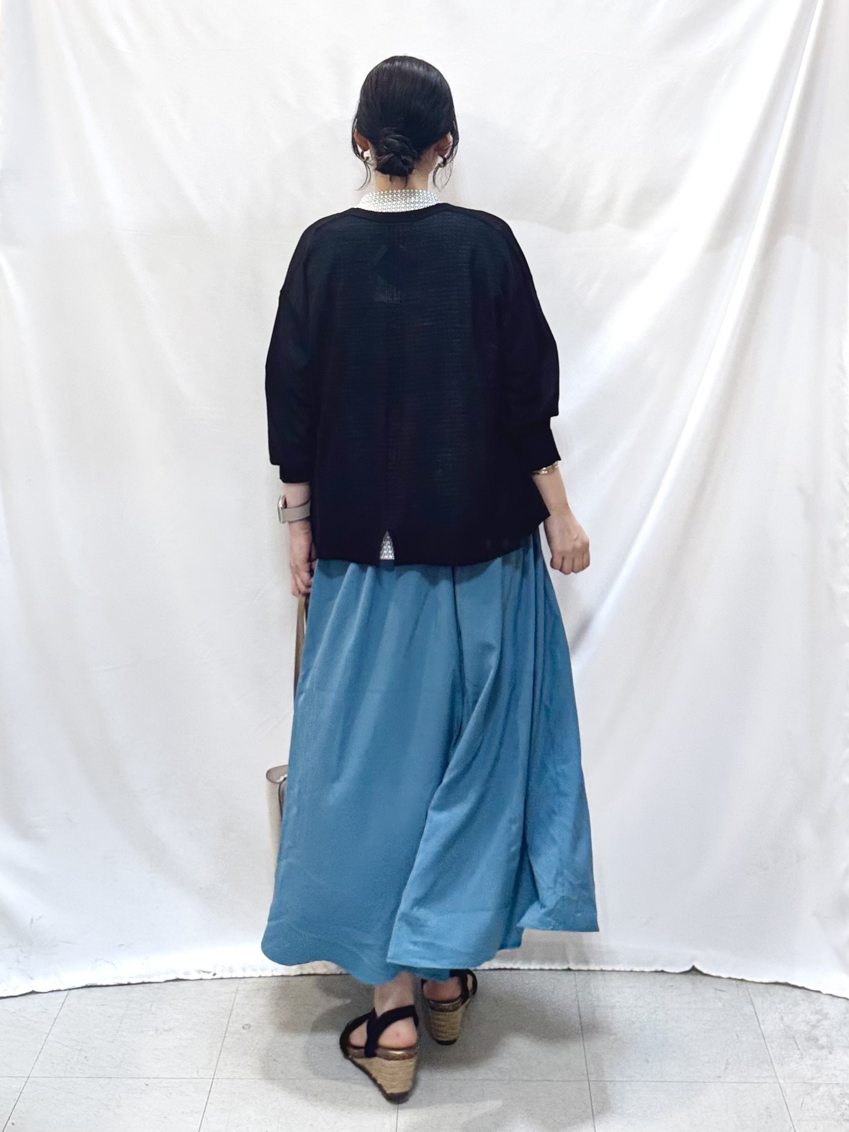 𝐇𝐢𝐫𝐨𝐦𝐢さんの「SHOO･LA･RUE｜【洗濯機可/S-LL】オンにもオフにも マルチに使えるボタンレスカーディガン」を使ったコーディネート