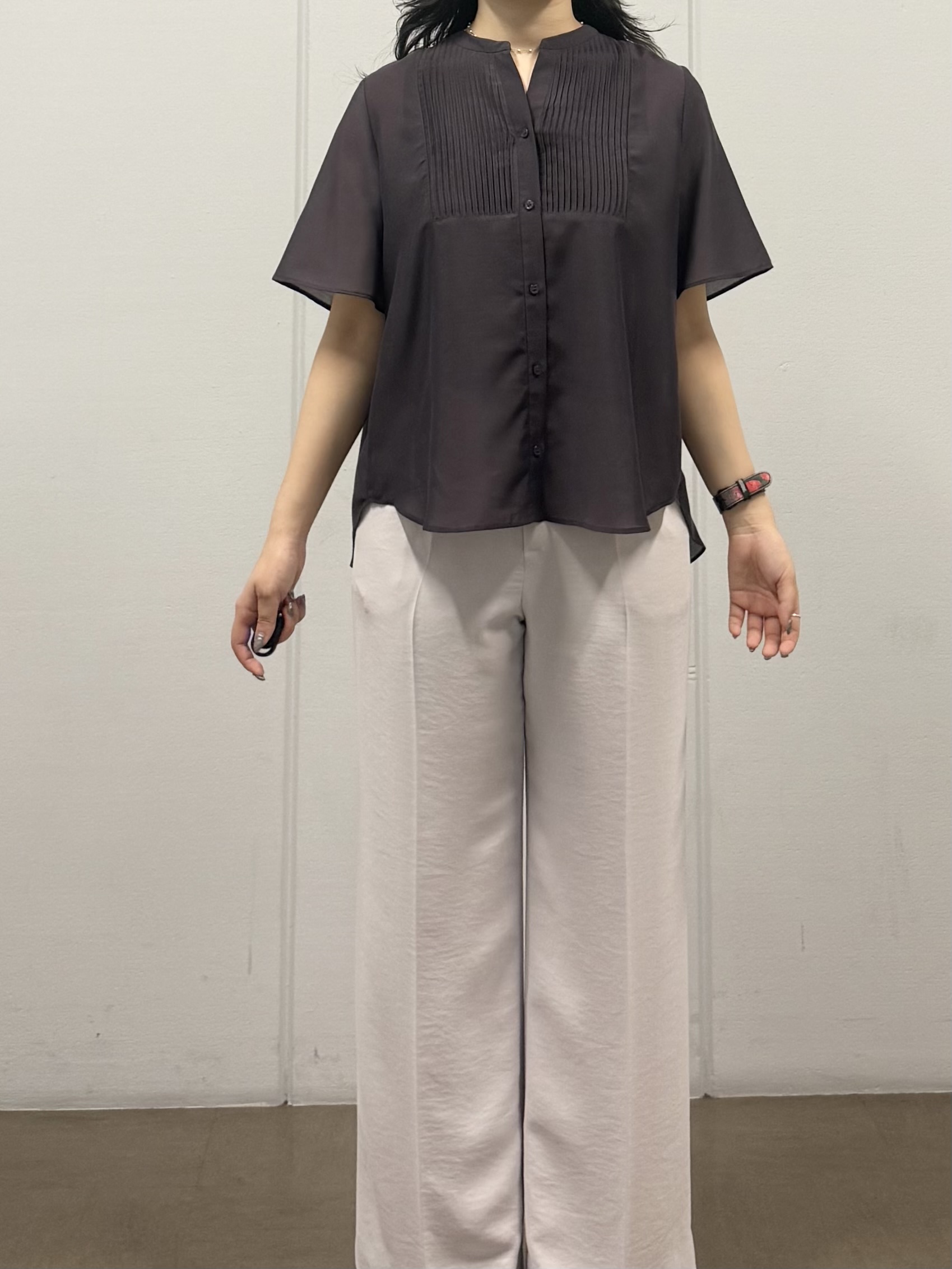 mizukiさんの「INDIVI｜【接触冷感/洗える】シアーシャンブレーピンタックブラウス」を使ったコーディネート