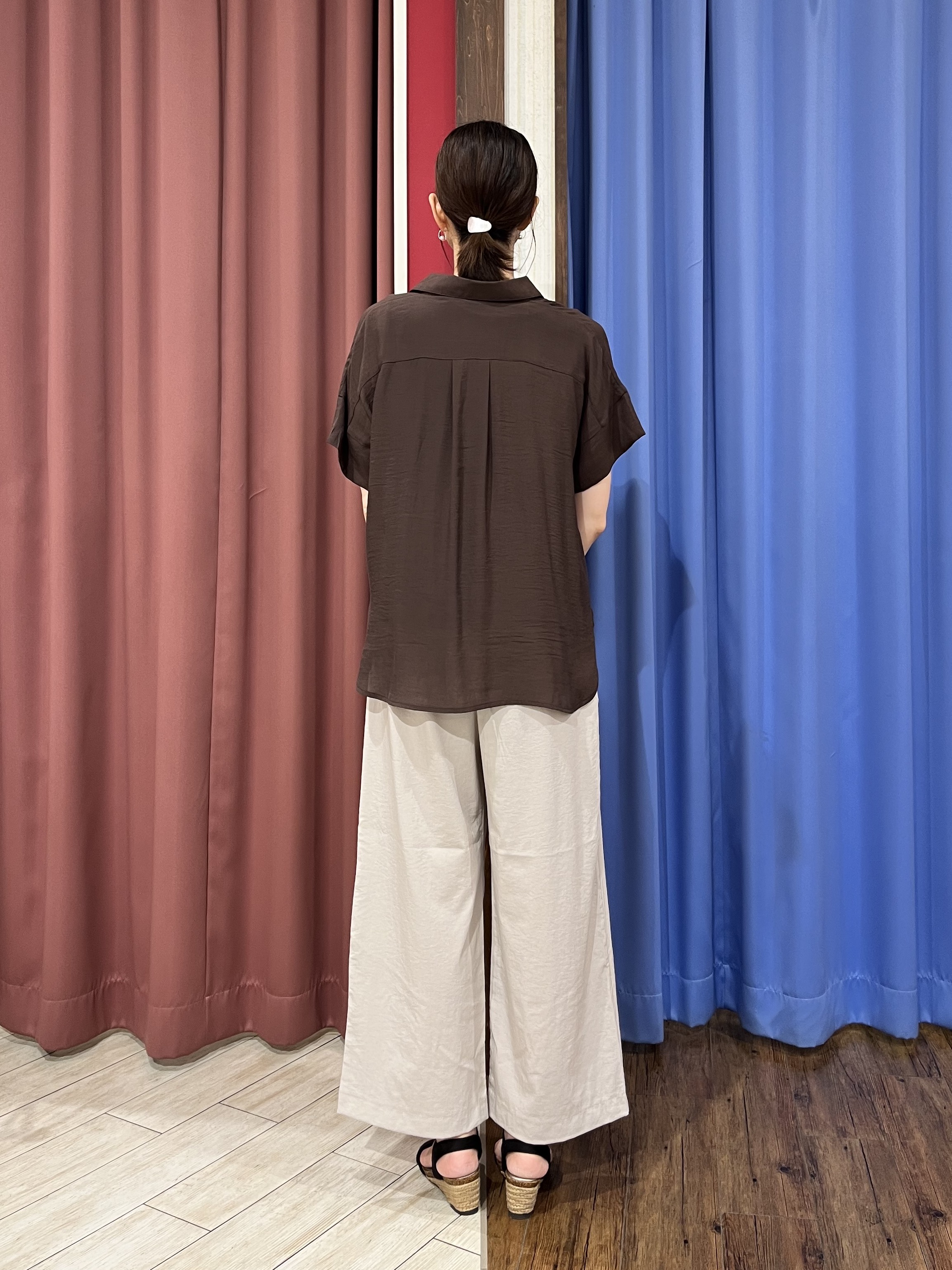 muさんの「SHOO･LA･RUE｜【2点セット/S-LL/洗濯機可】時短でコーデ決まる スラブスキッパーシャツ＋タンクトップ」を使ったコーディネート