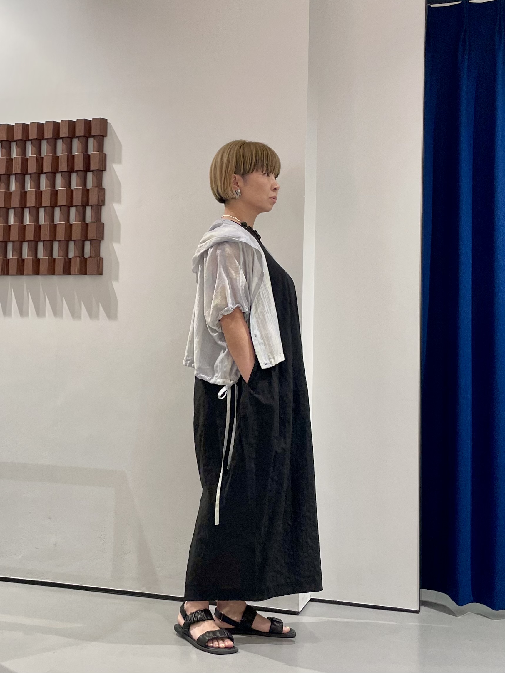 KOUさんの「INDIVI｜ミニマルコクーンワンピース」を使ったコーディネート