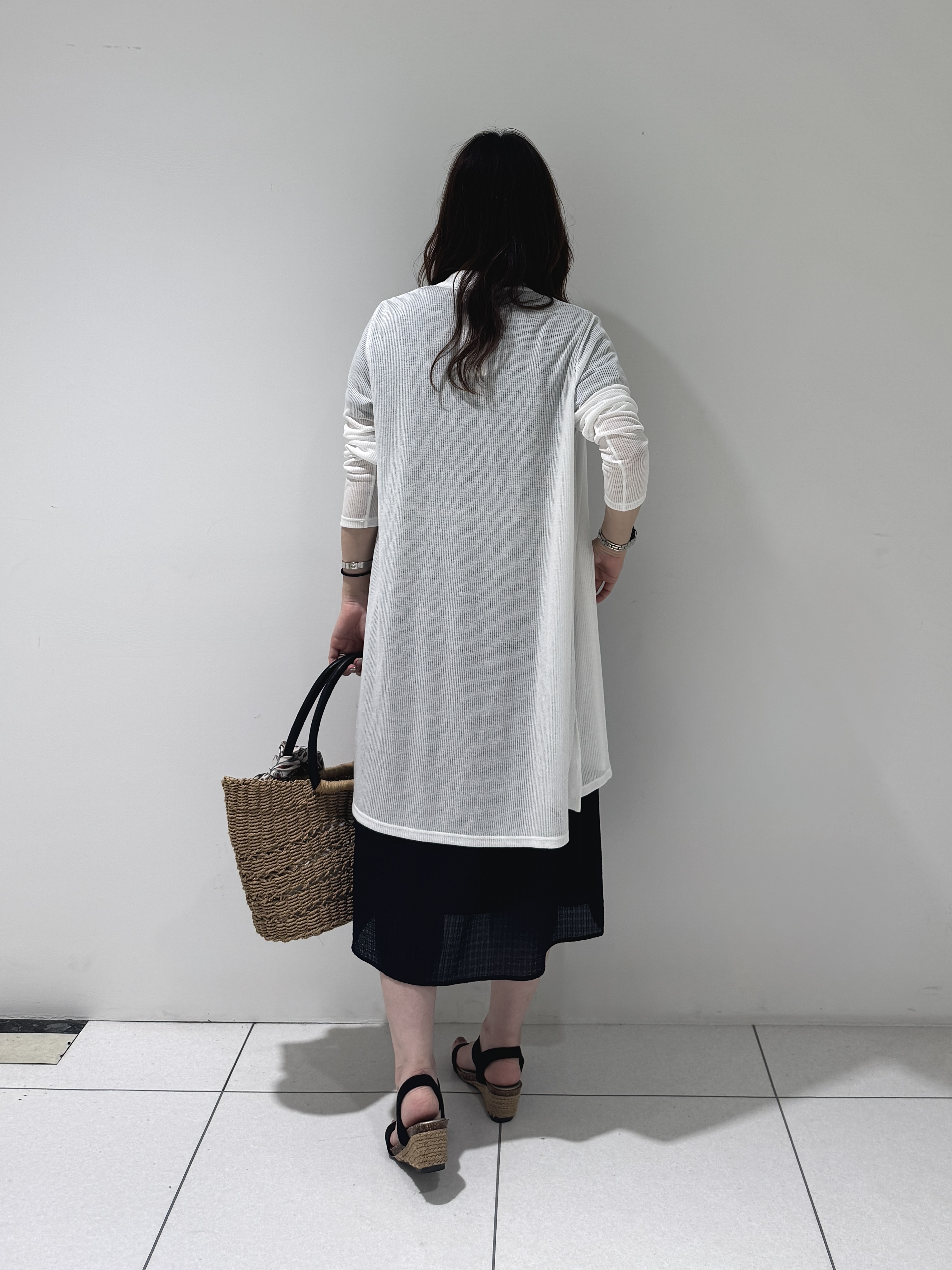 そんさんの「INDIVI｜【洗える／アンサンブル可能】シアーストライプカーディガン」を使ったコーディネート