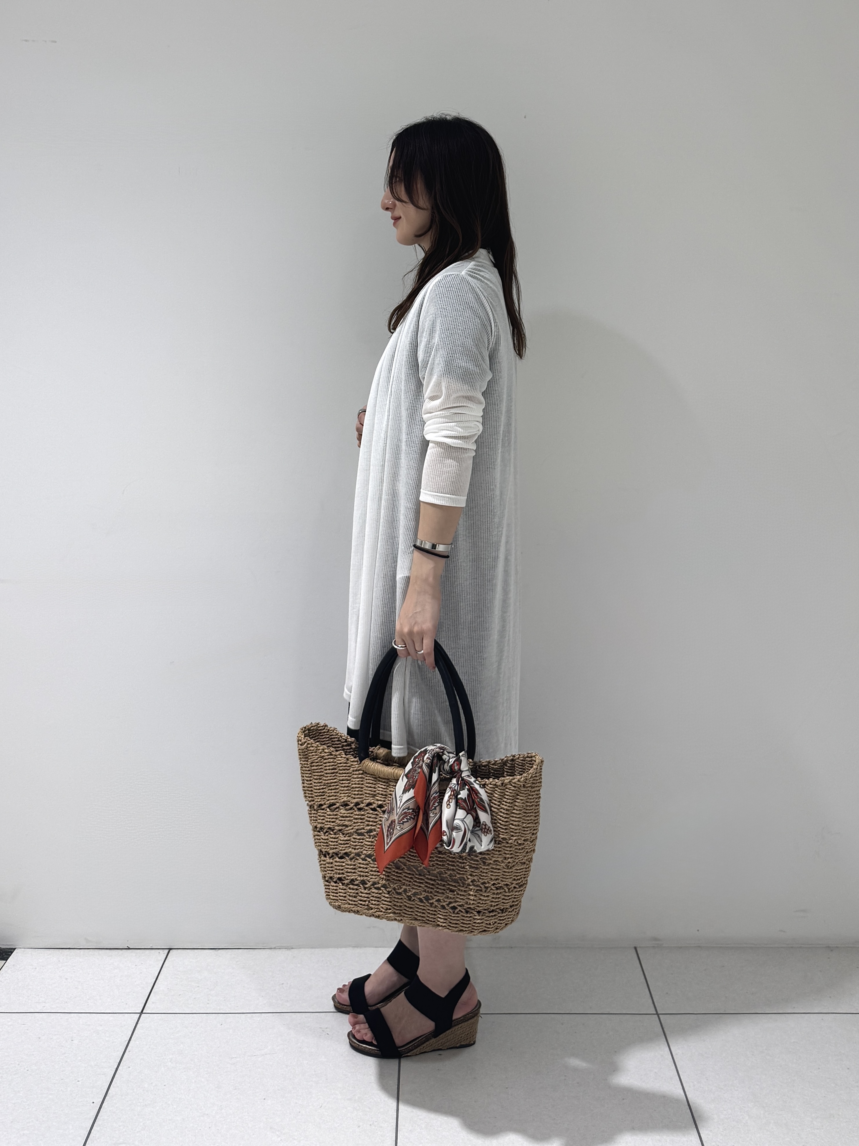そんさんの「INDIVI｜【洗える／アンサンブル可能】シアーストライプカーディガン」を使ったコーディネート