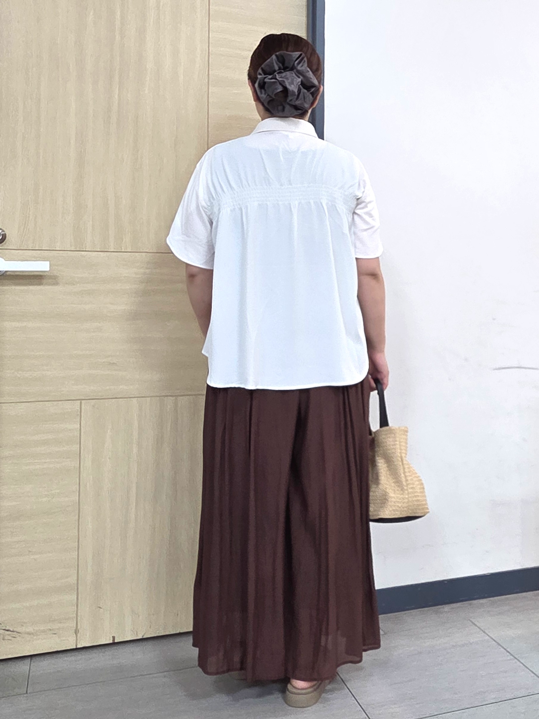 にゃみさんの「grove｜【洗濯機◎】さらっと着映える、バックデザインブラウス」を使ったコーディネート