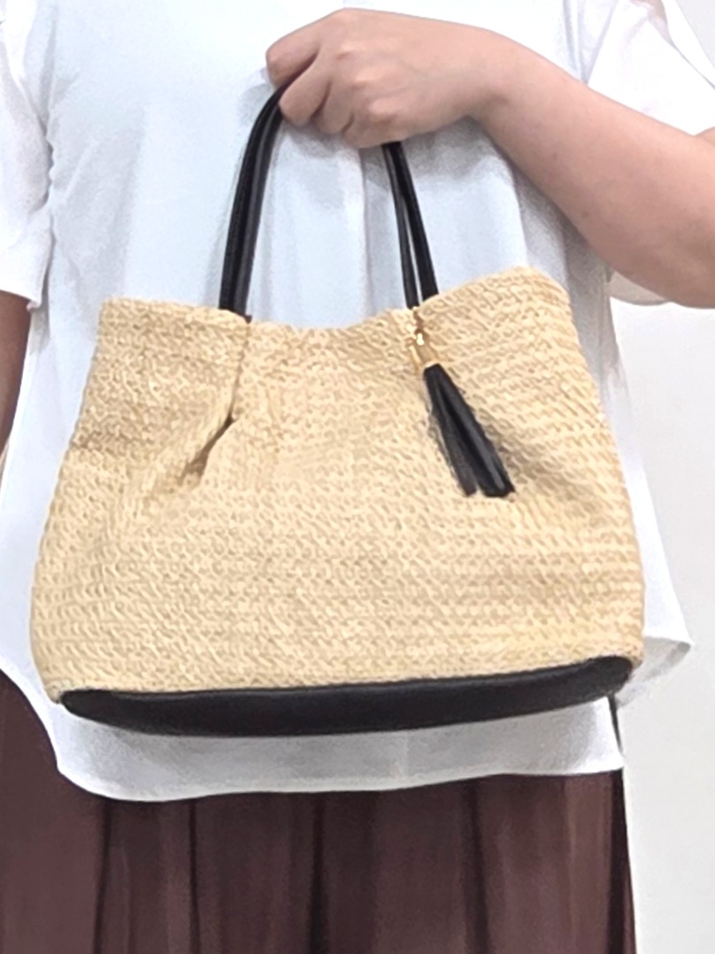 にゃみさんの「grove｜【洗濯機◎】さらっと着映える、バックデザインブラウス」を使ったコーディネート