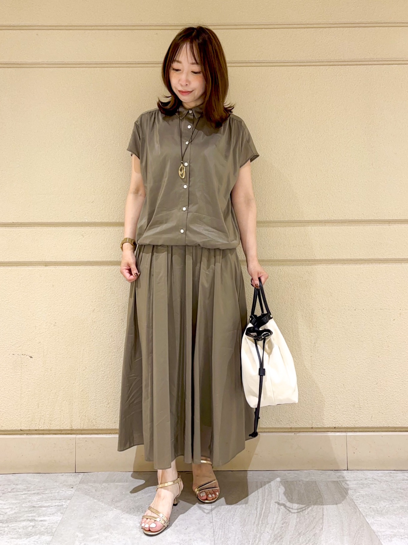 sattoさんの「UNTITLED｜【セットアップ可/軽量/清涼感】ローンギャザーブラウス」を使ったコーディネート