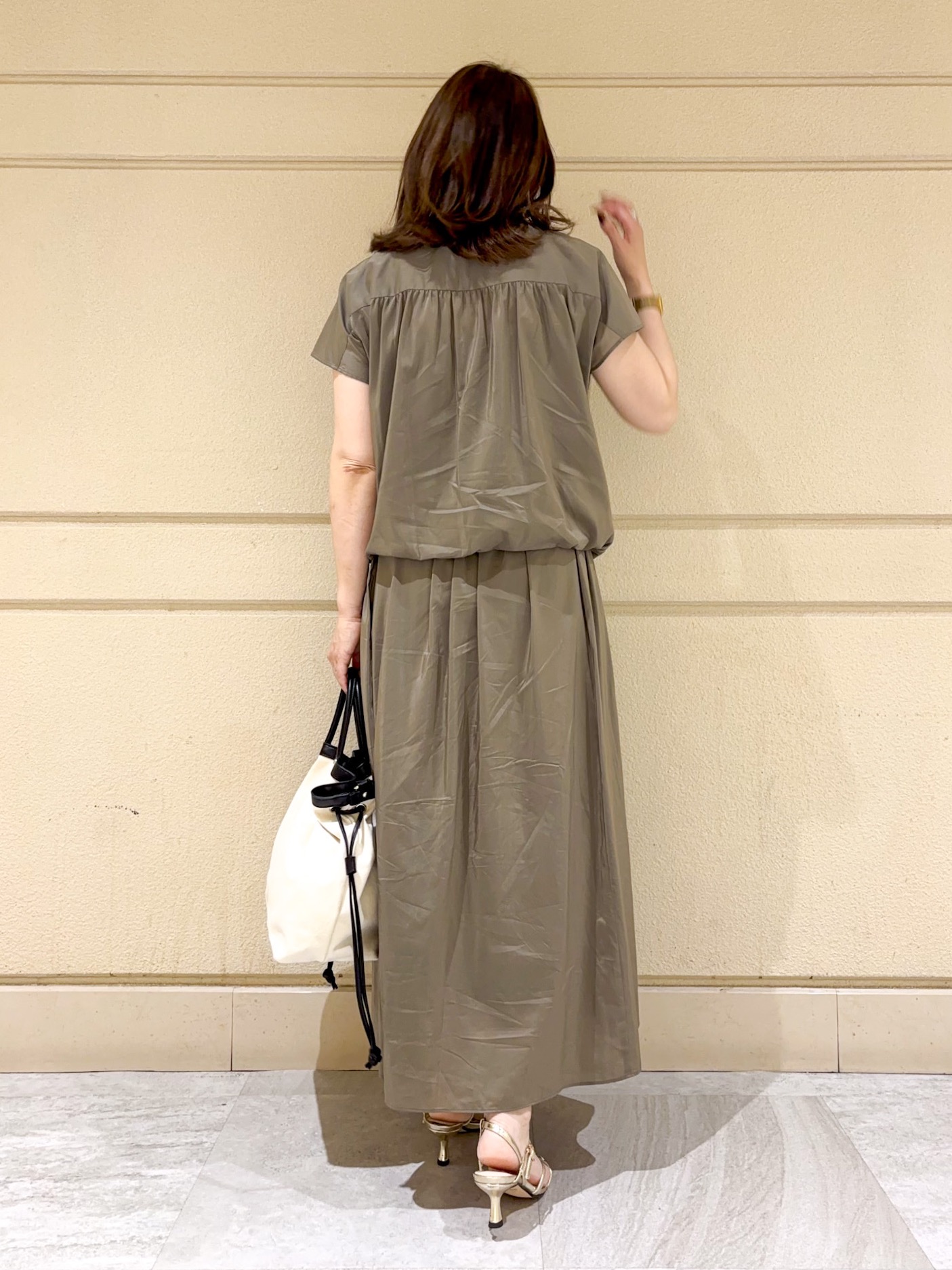 sattoさんの「UNTITLED｜【セットアップ可/軽量/清涼感】ローンギャザーブラウス」を使ったコーディネート