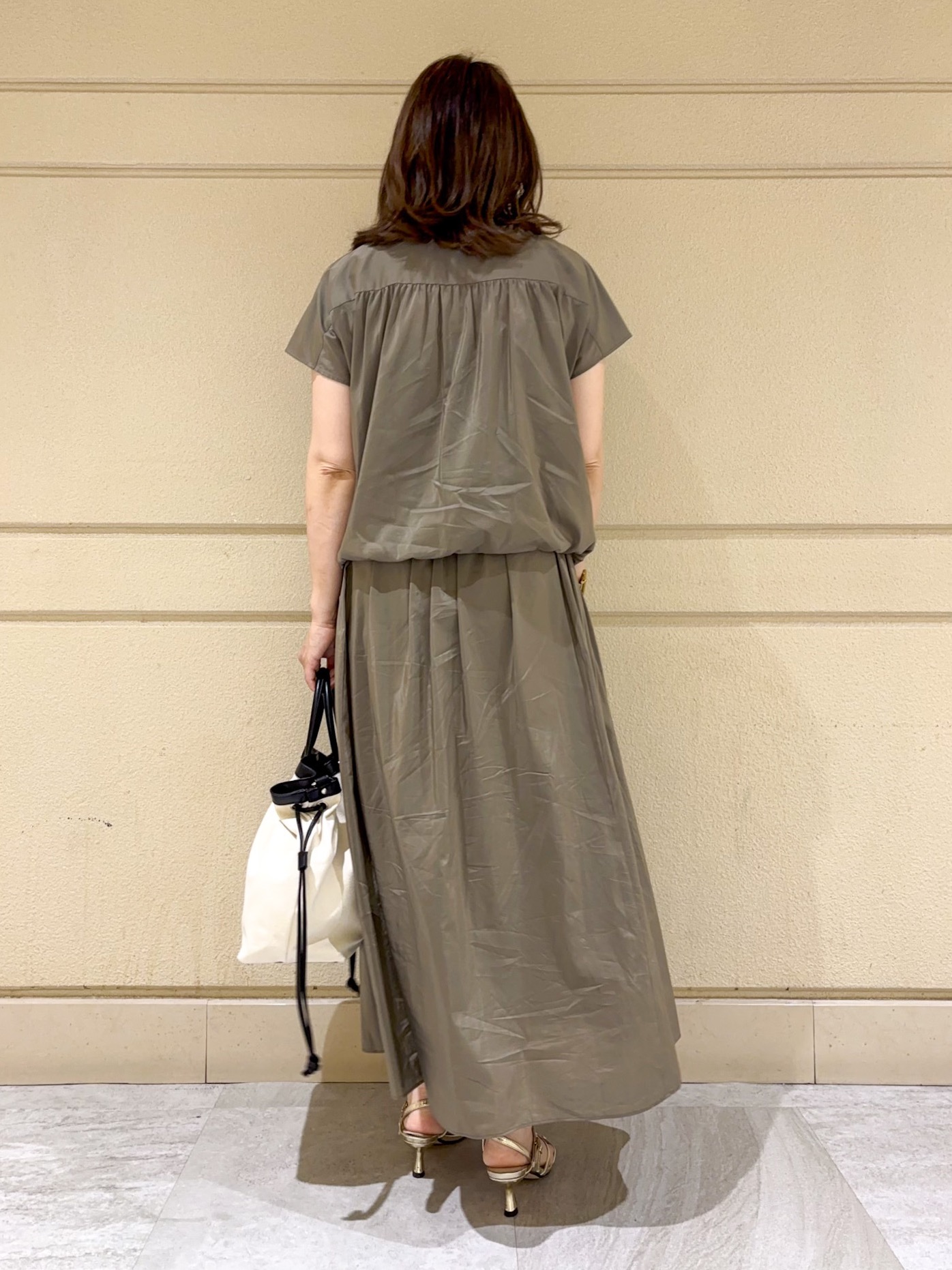 sattoさんの「UNTITLED｜【セットアップ可/軽量/清涼感】ローンギャザーブラウス」を使ったコーディネート