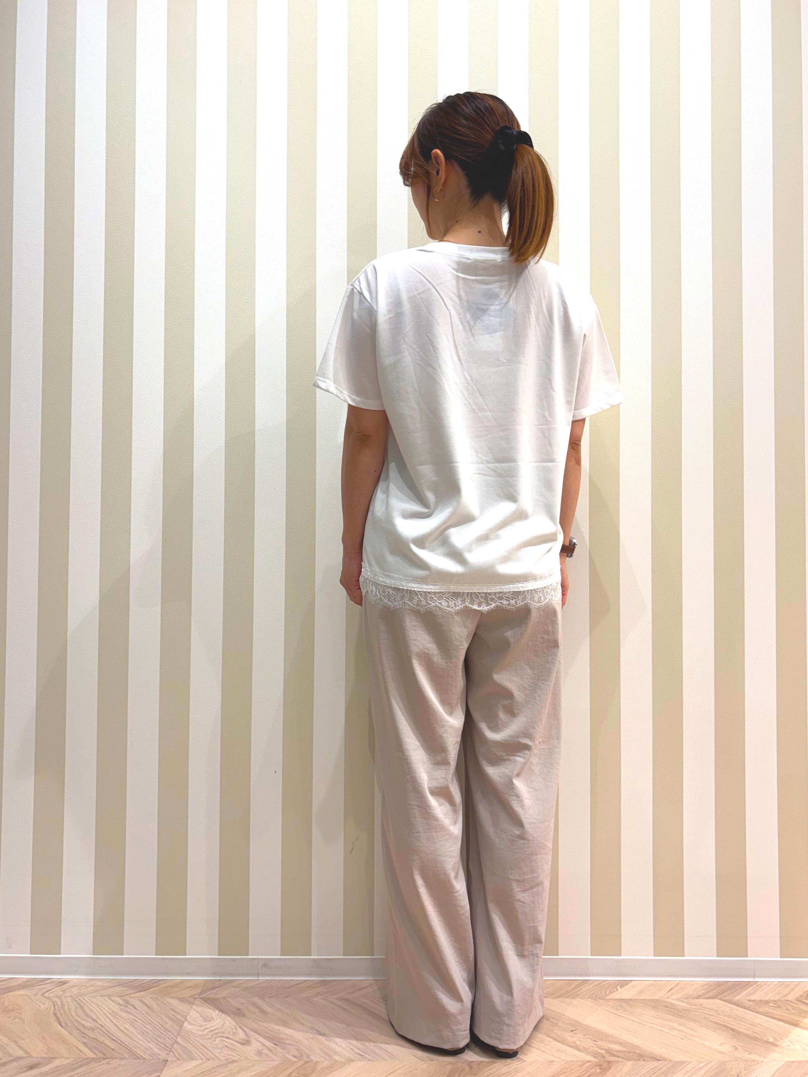 ナギさんの「SHOO･LA･RUE｜【UV/S-LL/洗濯機可】真夏に着たい裾レースが女性らしさをプラスする プリントアソートTシャツ」を使ったコーディネート