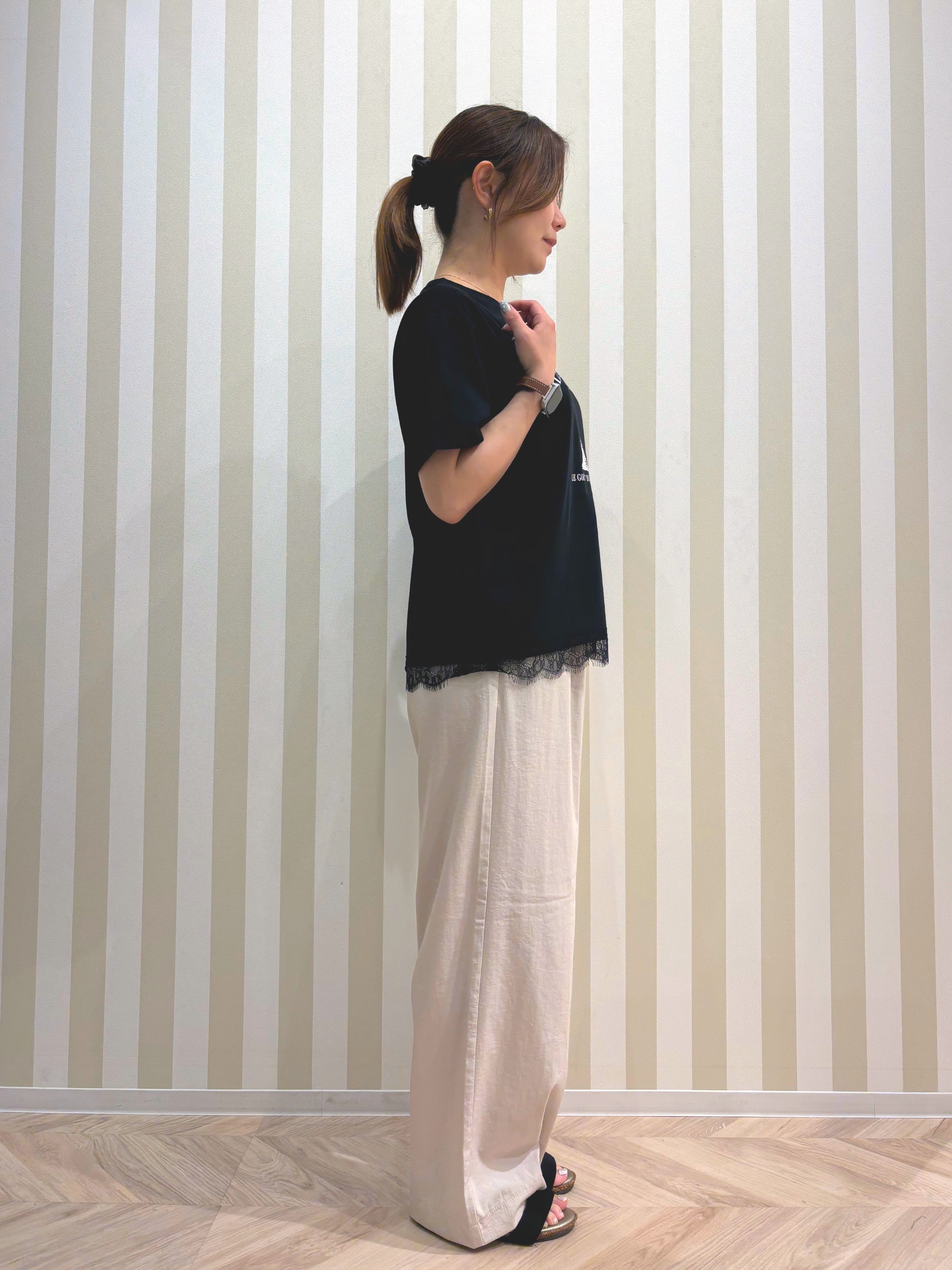 ナギさんの「SHOO･LA･RUE｜【UV/S-LL/洗濯機可】真夏に着たい裾レースが女性らしさをプラスする プリントアソートTシャツ」を使ったコーディネート