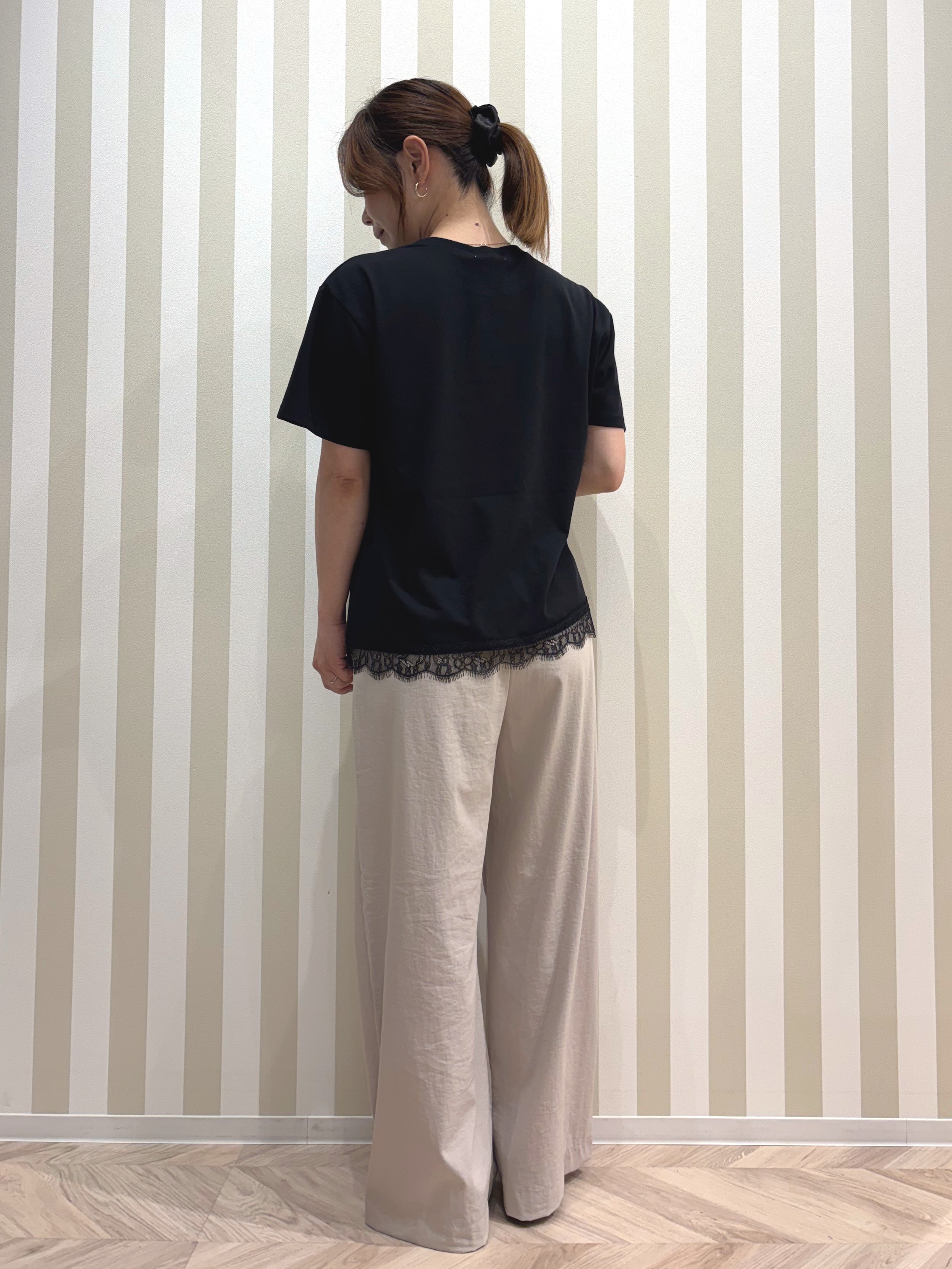 ナギさんの「SHOO･LA･RUE｜【UV/S-LL/洗濯機可】真夏に着たい裾レースが女性らしさをプラスする プリントアソートTシャツ」を使ったコーディネート