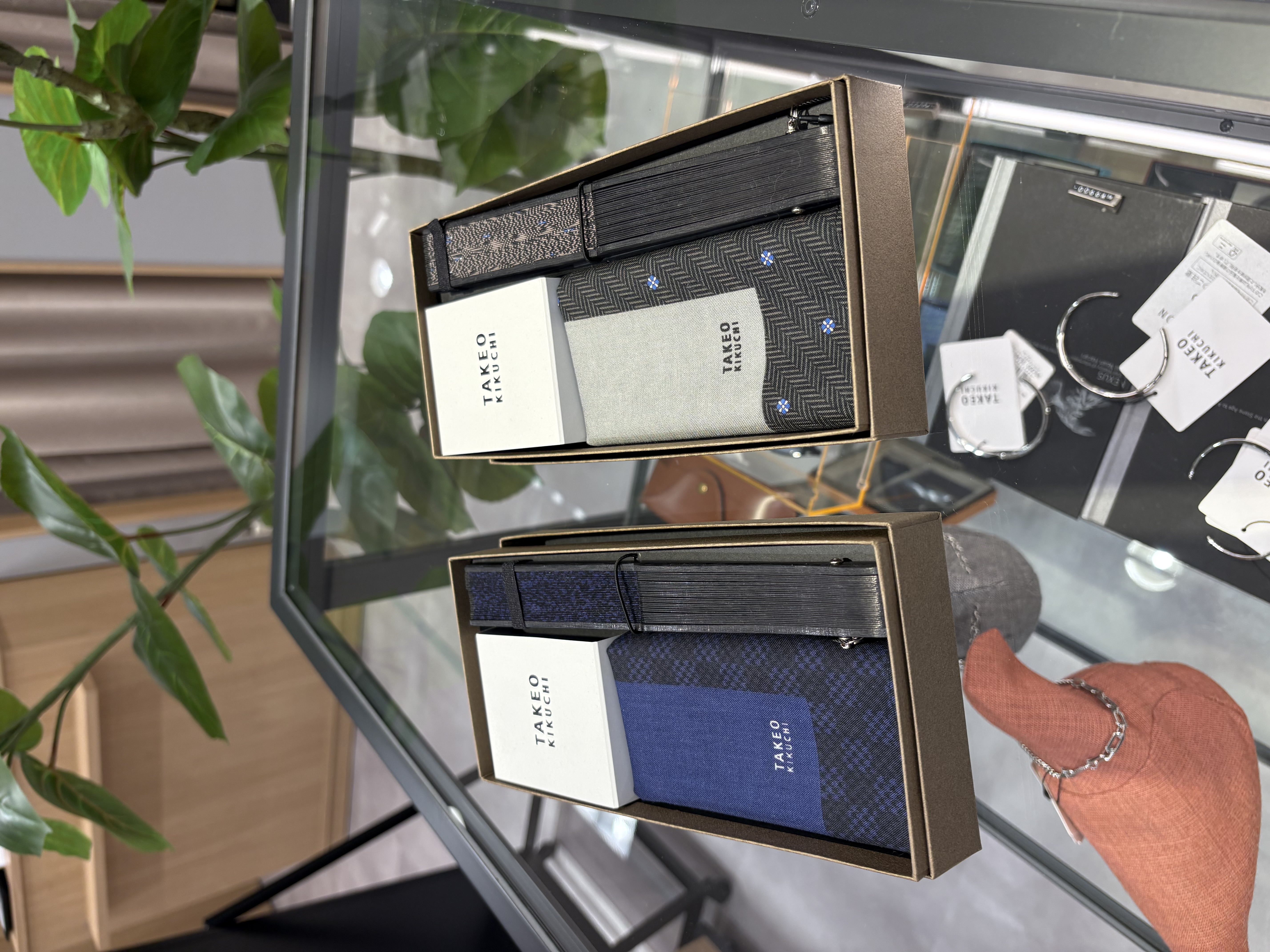 オギさんの「TAKEO KIKUCHI｜【BOXセット】ハンカチ＆扇子セット」を使ったコーディネート