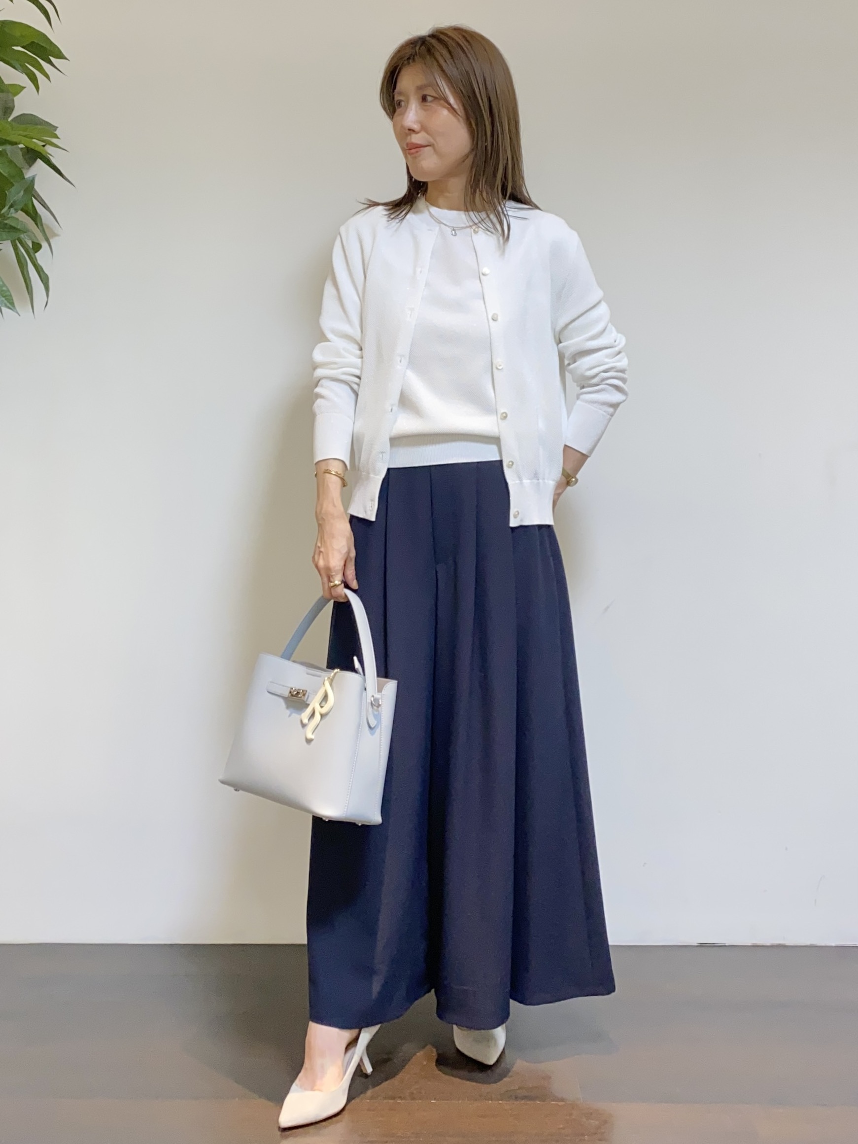 tomoさんの「UNTITLED｜◆【アンサンブル可】ラメ混クルーネックカーディガン」を使ったコーディネート