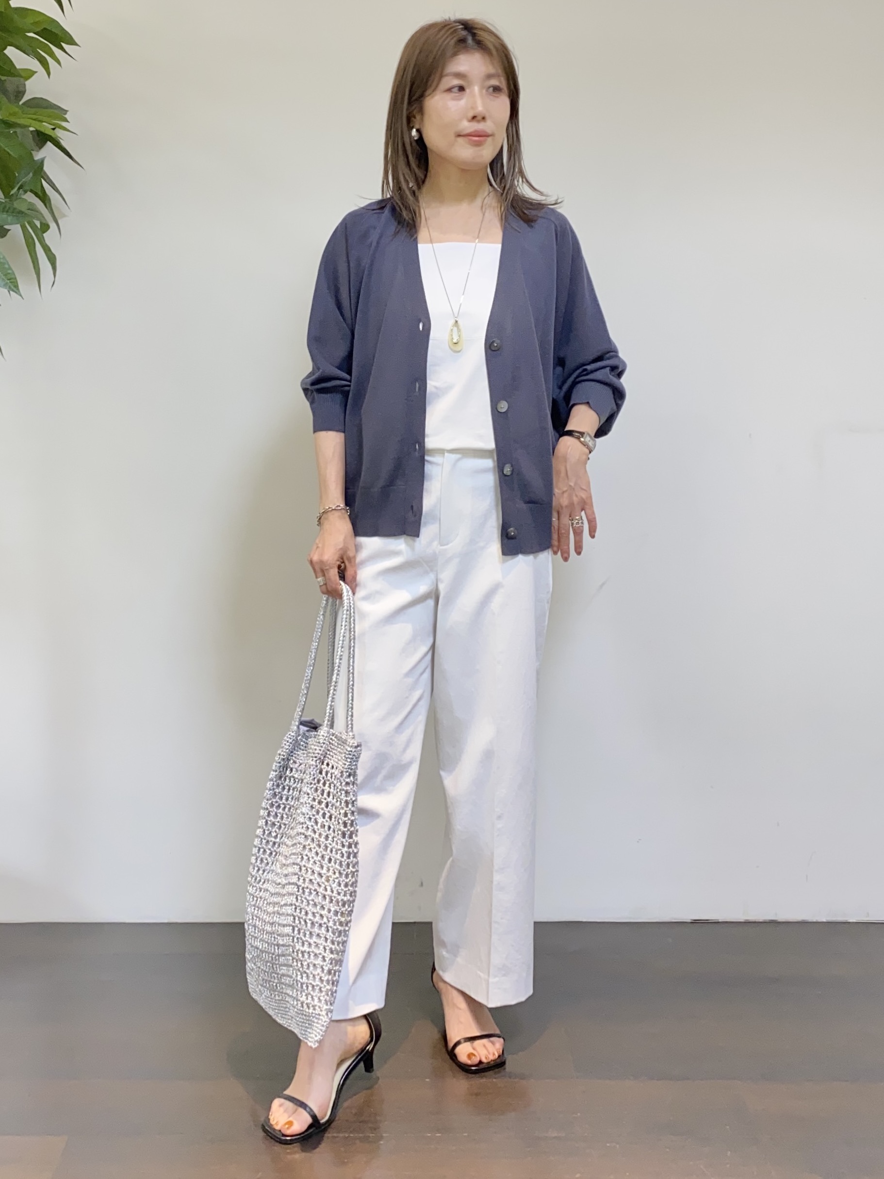 tomoさんの「UNTITLED｜【アンサンブル可/シアー】リネンエステルカーディガン」を使ったコーディネート