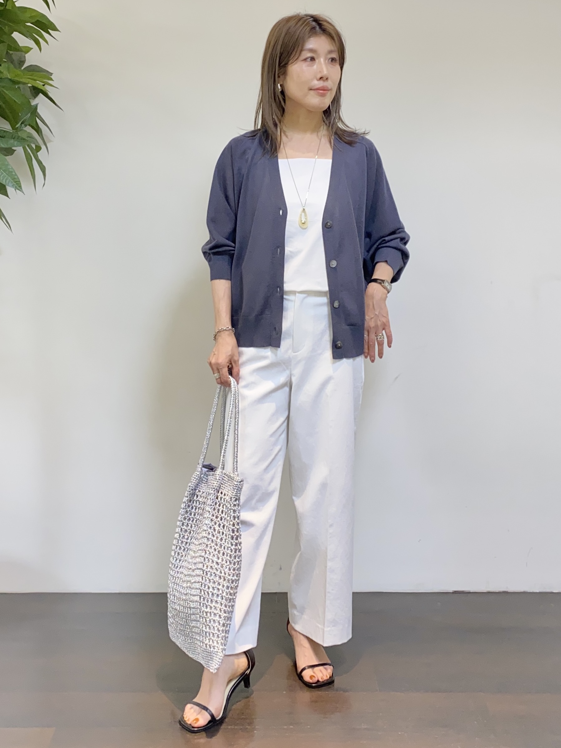 tomoさんの「UNTITLED｜【アンサンブル可/シアー】リネンエステルカーディガン」を使ったコーディネート