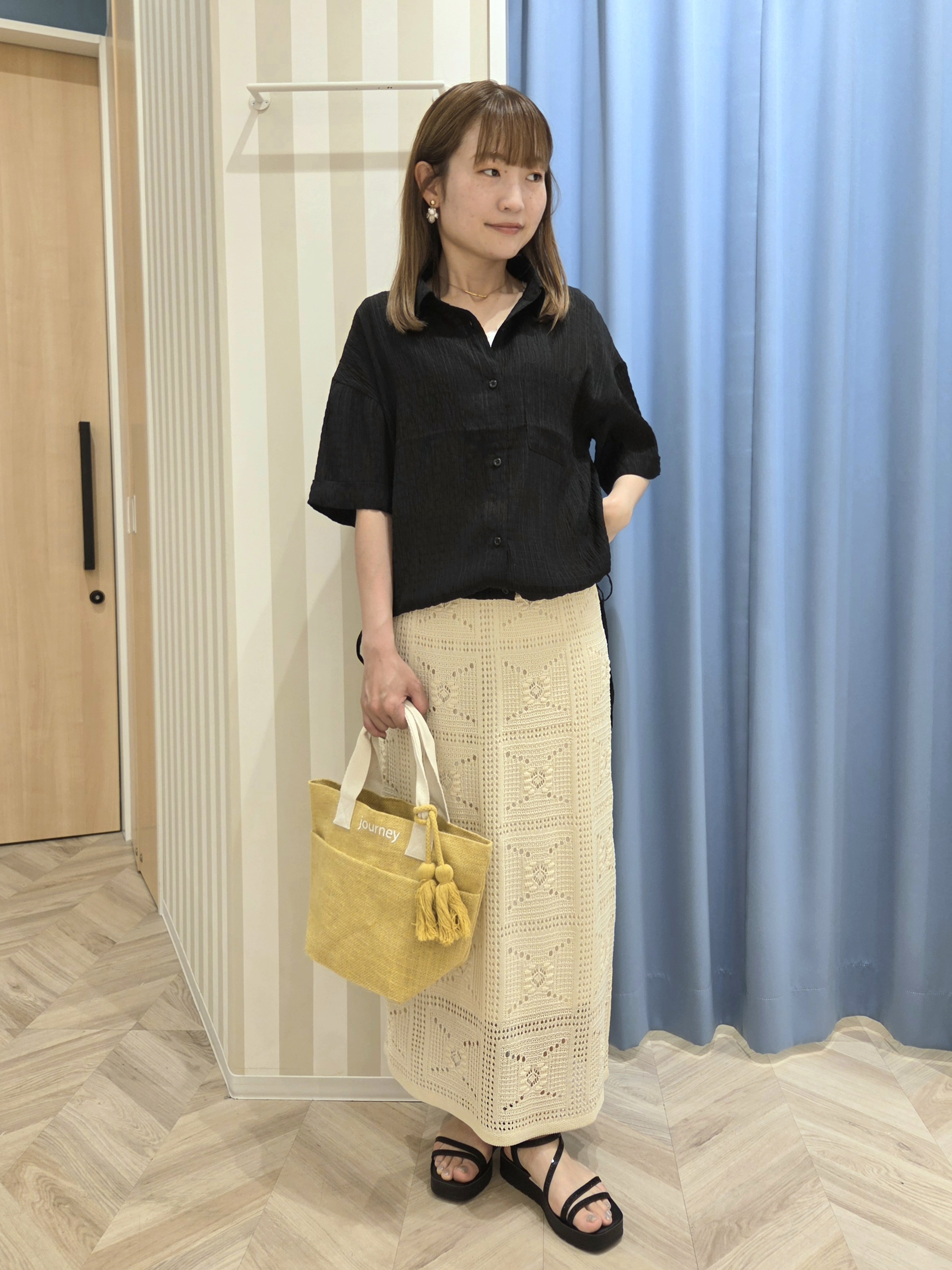 Ikumiさんの「SHOO･LA･RUE｜【S-LL/洗濯機可/体型カバー】さらさら シャーリングシフォン 裾ドロストシャツ」を使ったコーディネート