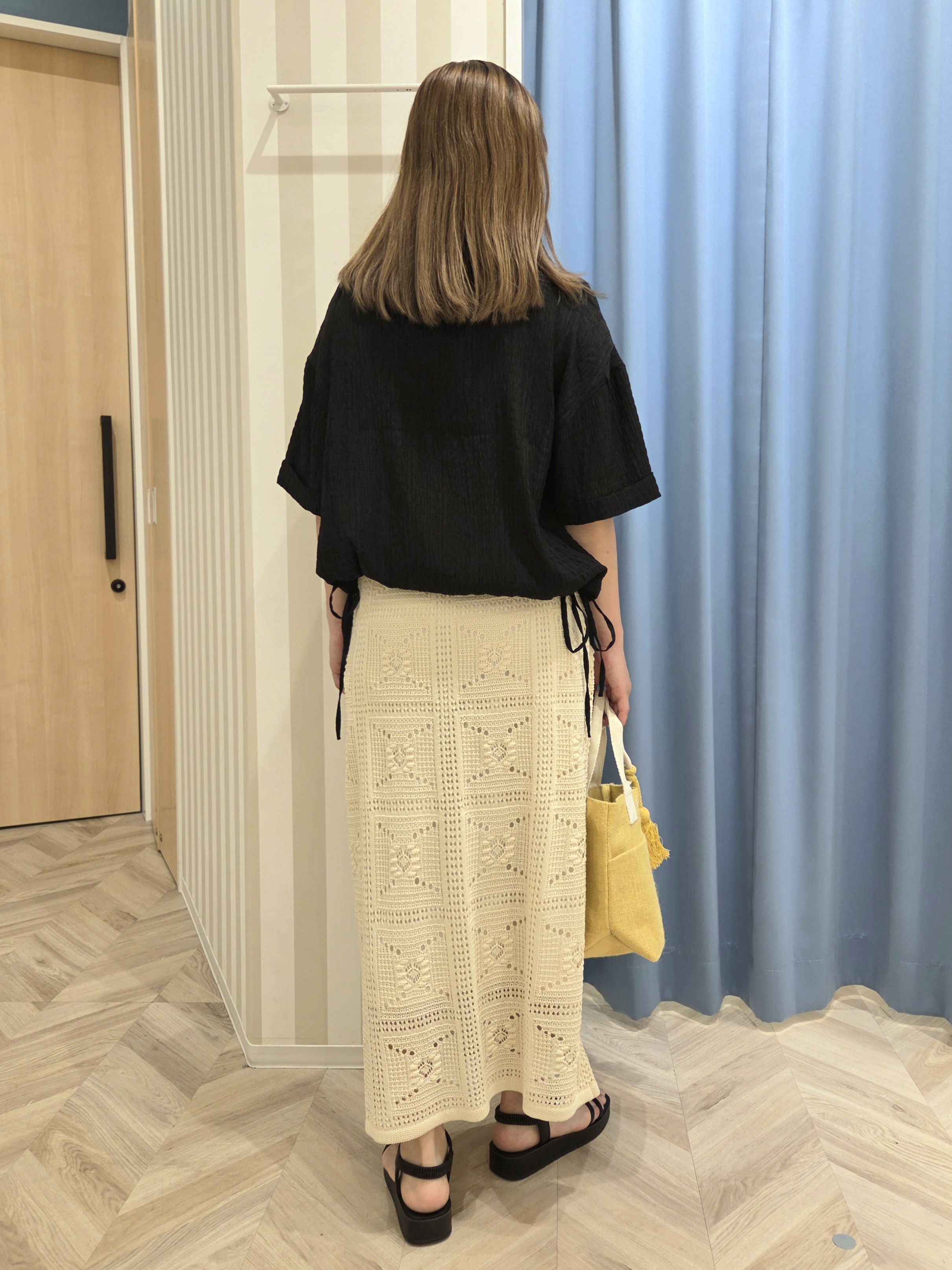 Ikumiさんの「SHOO･LA･RUE｜【S-LL/洗濯機可/体型カバー】さらさら シャーリングシフォン 裾ドロストシャツ」を使ったコーディネート