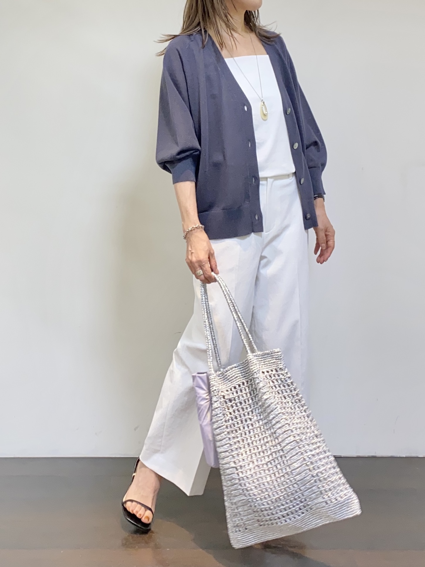tomoさんの「UNTITLED｜【アンサンブル可/シアー】リネンエステルカーディガン」を使ったコーディネート