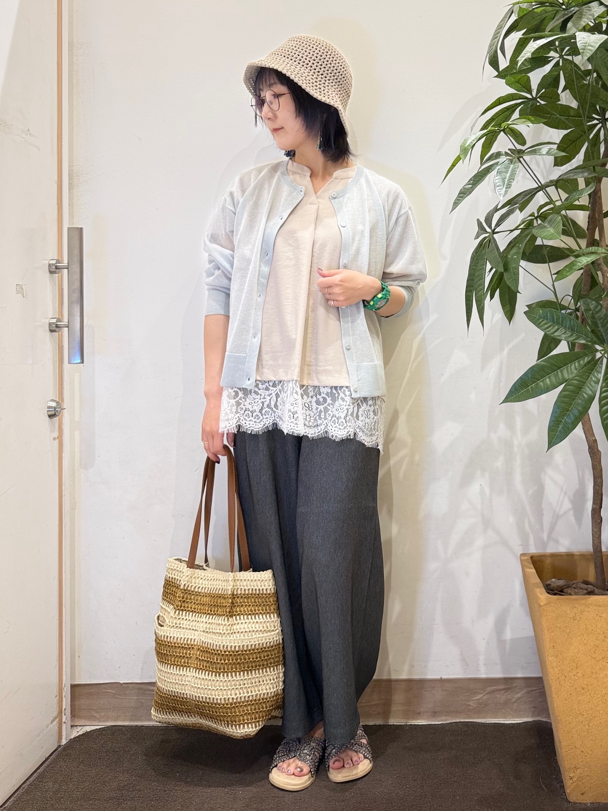 misakiさんの「SHOO･LA･RUE｜【通気性〇/洗濯機可/S-LL】シアーラメカーディガン」を使ったコーディネート