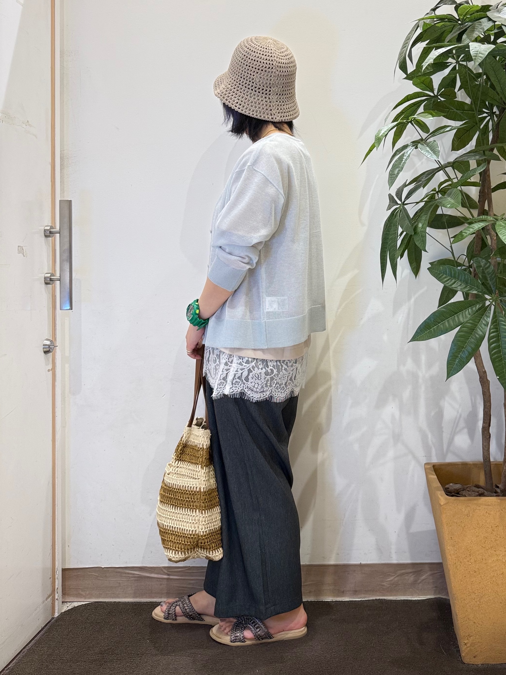 misakiさんの「SHOO･LA･RUE｜【通気性〇/洗濯機可/S-LL】シアーラメカーディガン」を使ったコーディネート