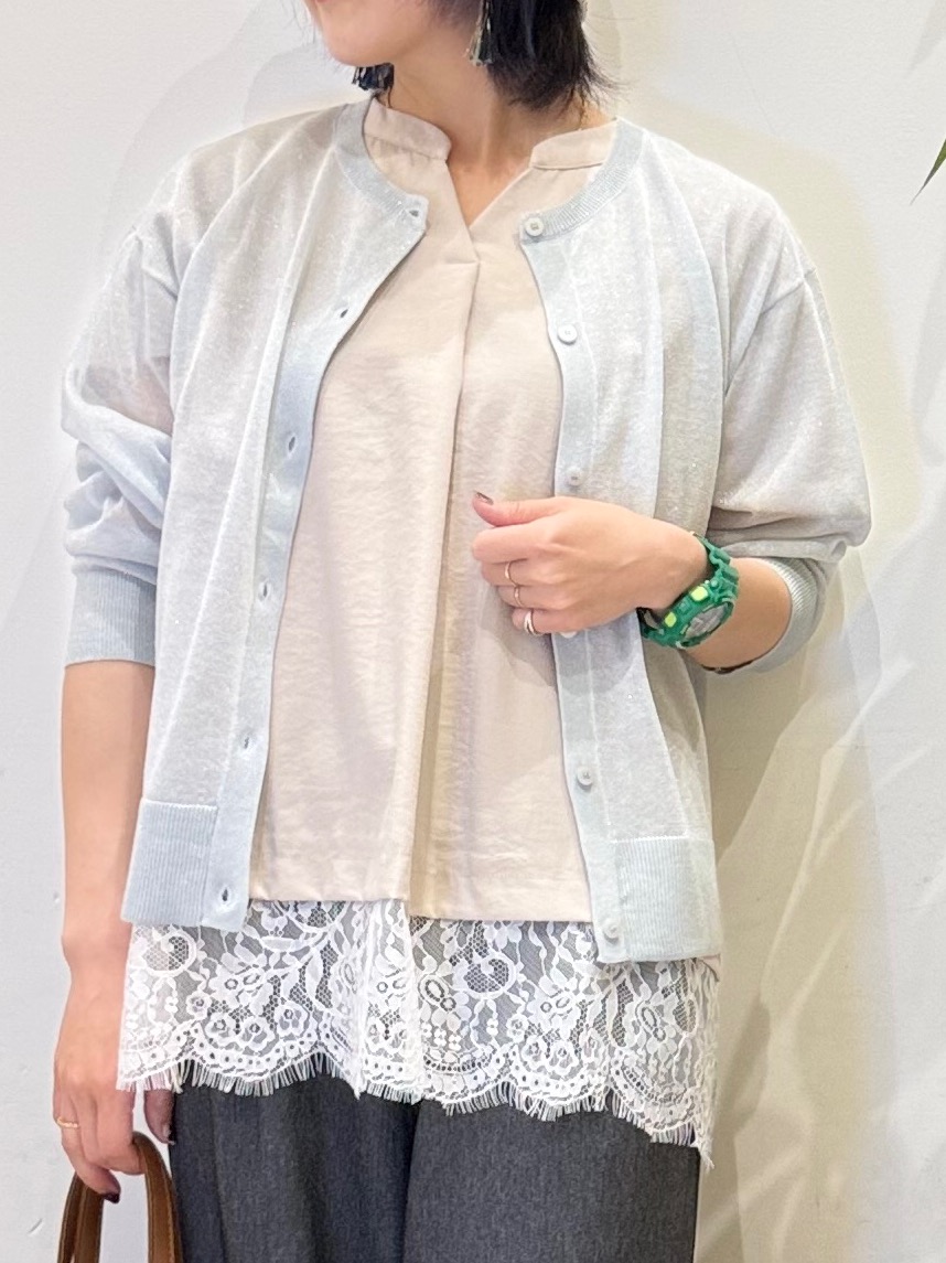 misakiさんの「SHOO･LA･RUE｜【通気性〇/洗濯機可/S-LL】シアーラメカーディガン」を使ったコーディネート