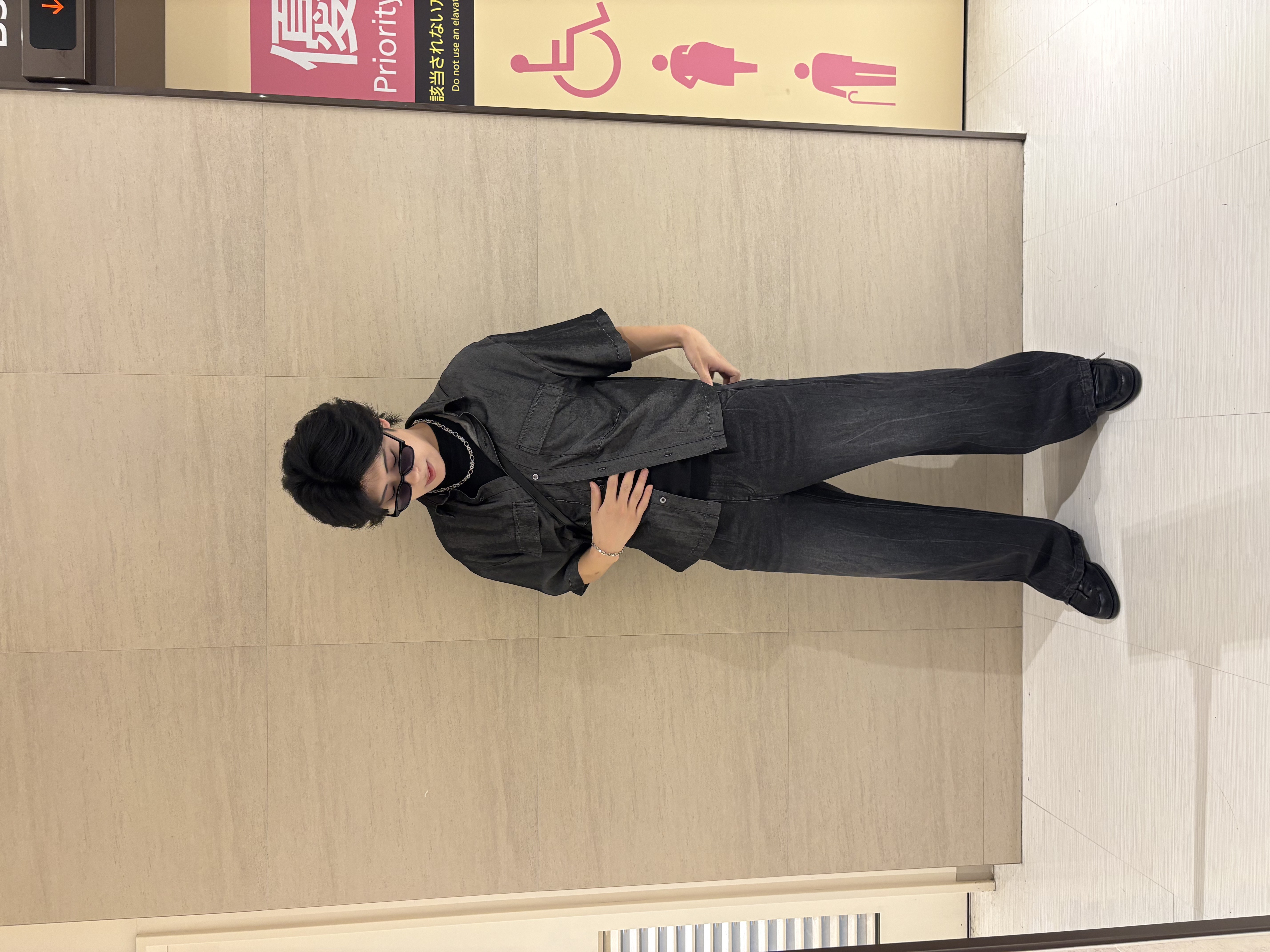 辻一樹さんの「tk.TAKEO KIKUCHI｜半袖スマートカットソー」を使ったコーディネート