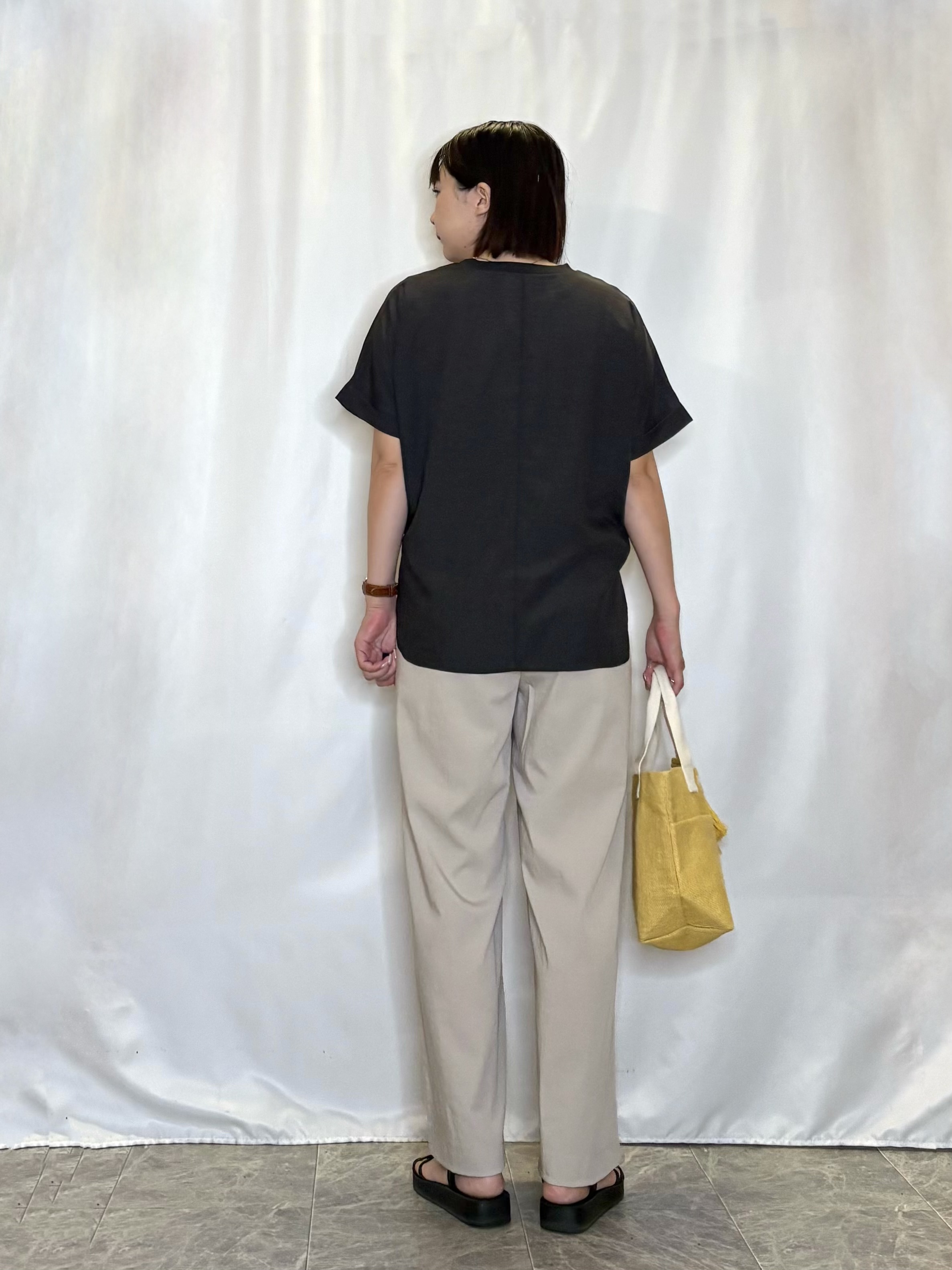 ネリさんの「SHOO･LA･RUE｜【着丈選べる/体型カバー】洗濯後しわになりにくい さらっと快適ドルマントップス」を使ったコーディネート